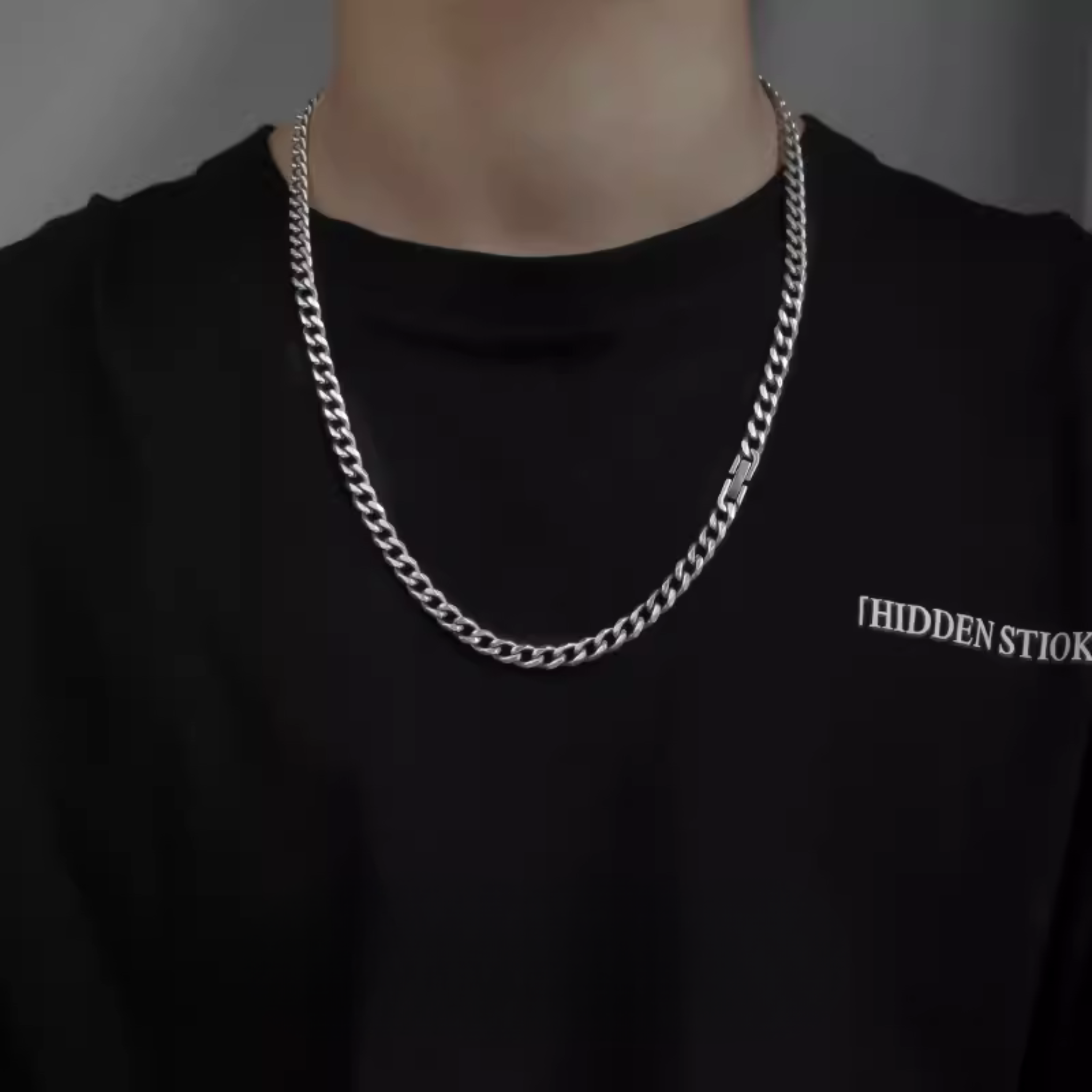 CHAIN NECKLACE