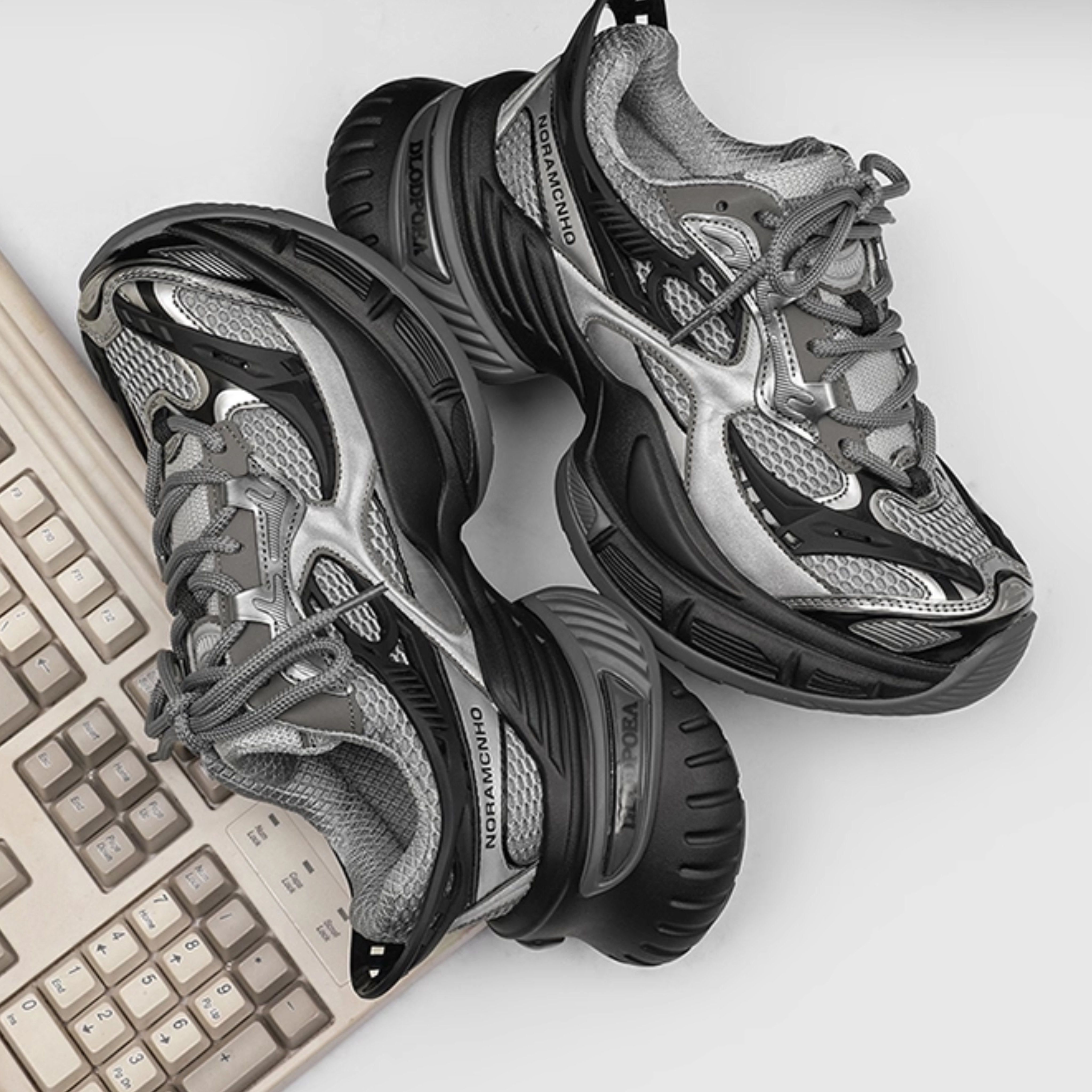 GRAVITY FLUX CHUNKY SNEAKERS / BLACK×SILVER