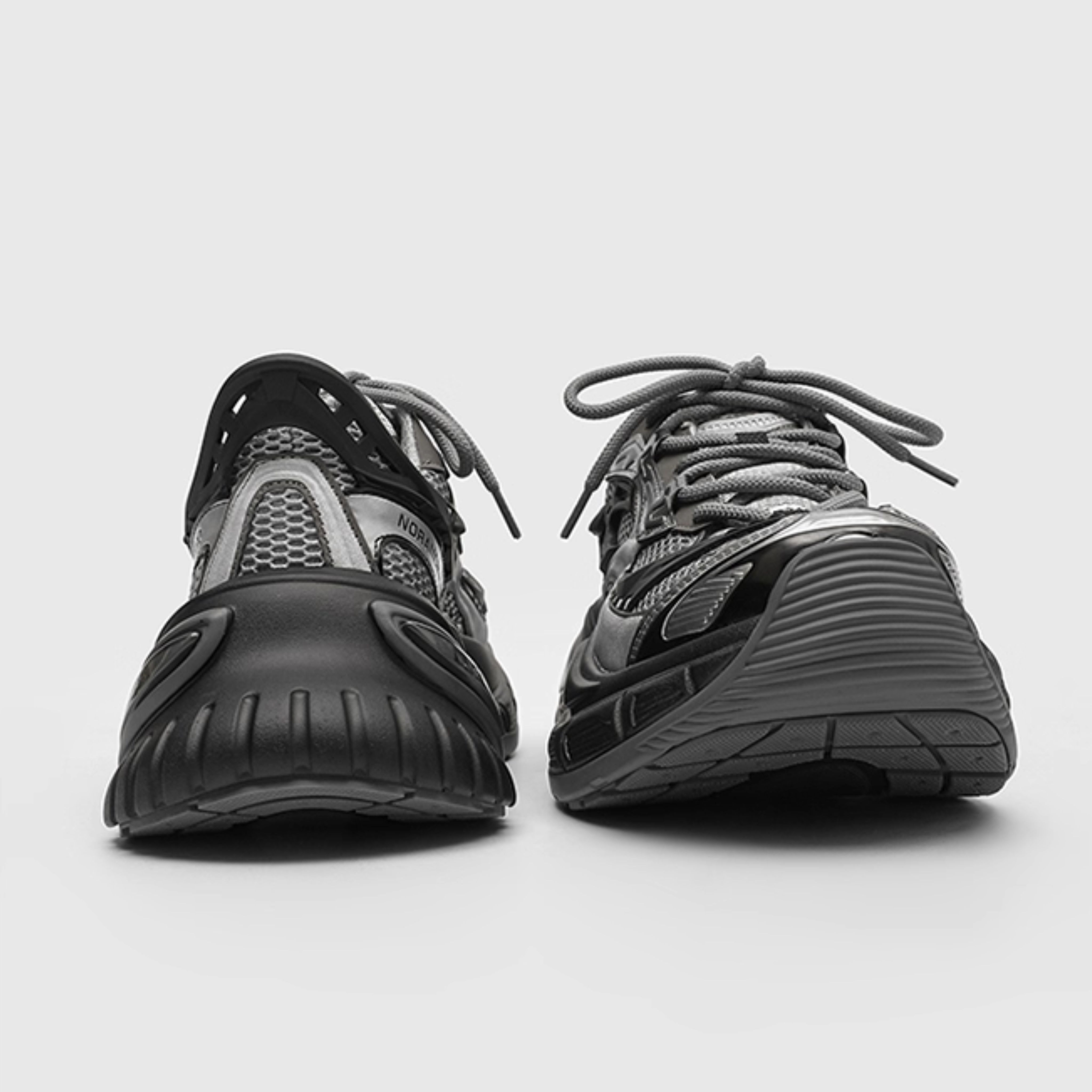 GRAVITY FLUX CHUNKY SNEAKERS / BLACK×SILVER