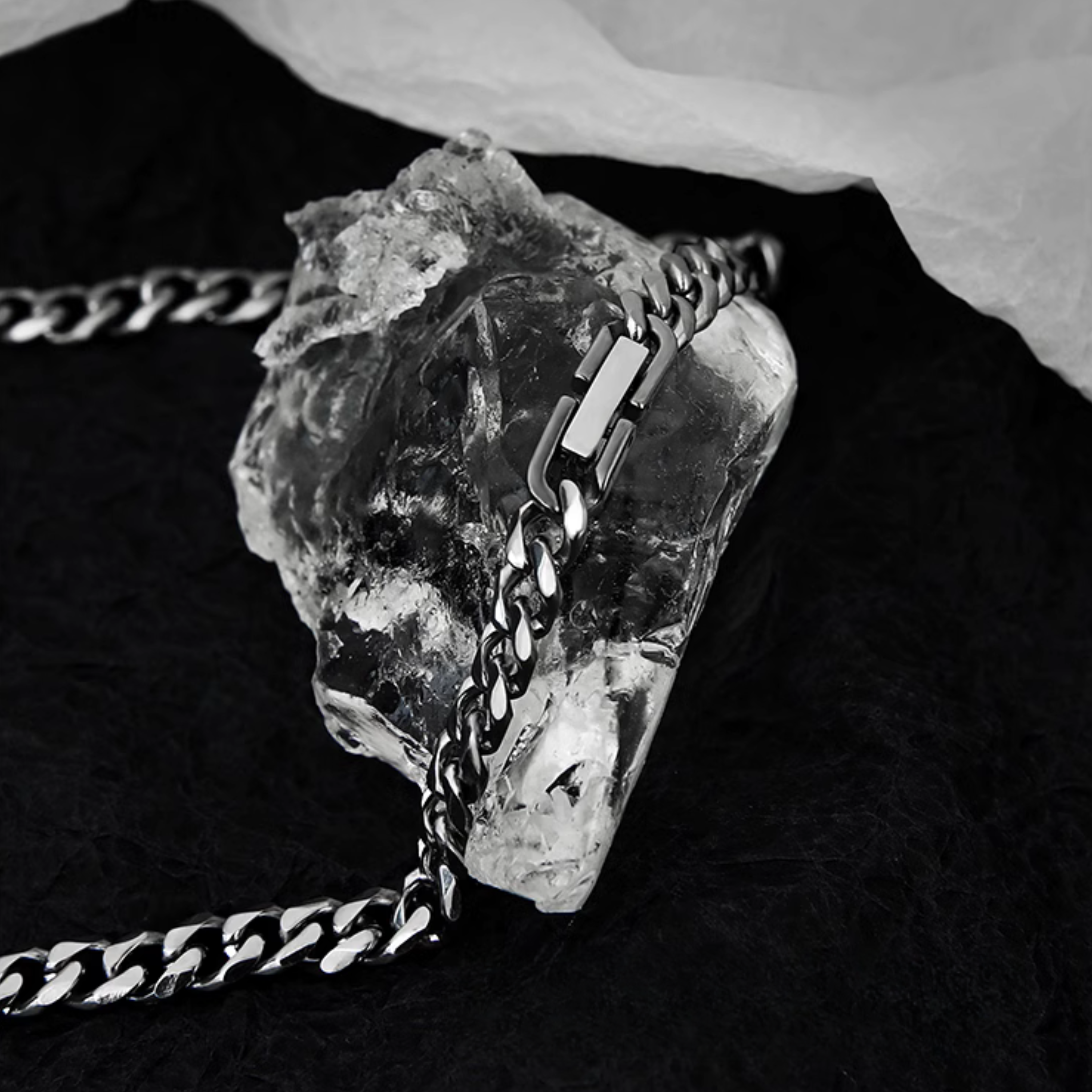CHAIN NECKLACE