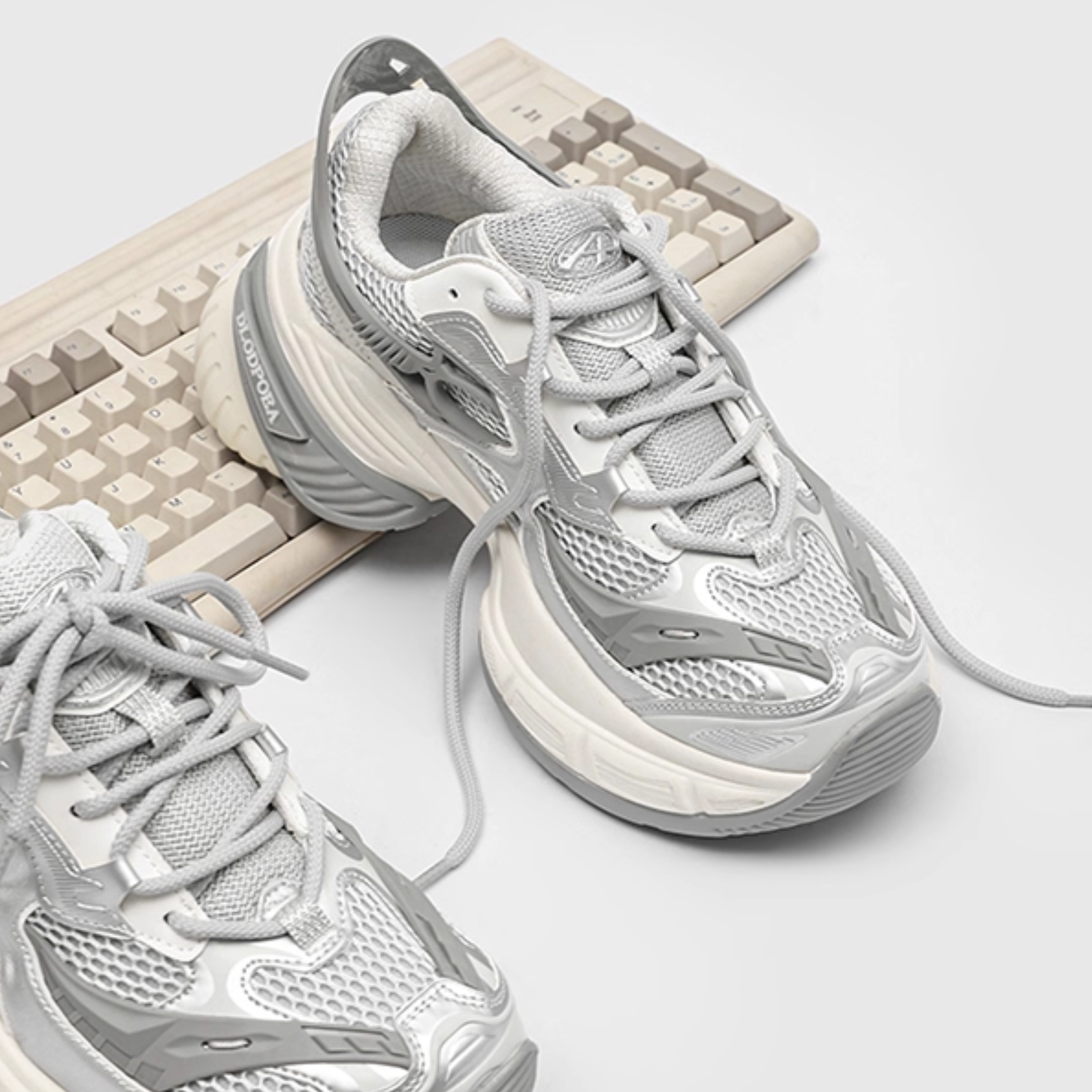 GRAVITY FLUX CHUNKY SNEAKERS / WHITE×SILVER