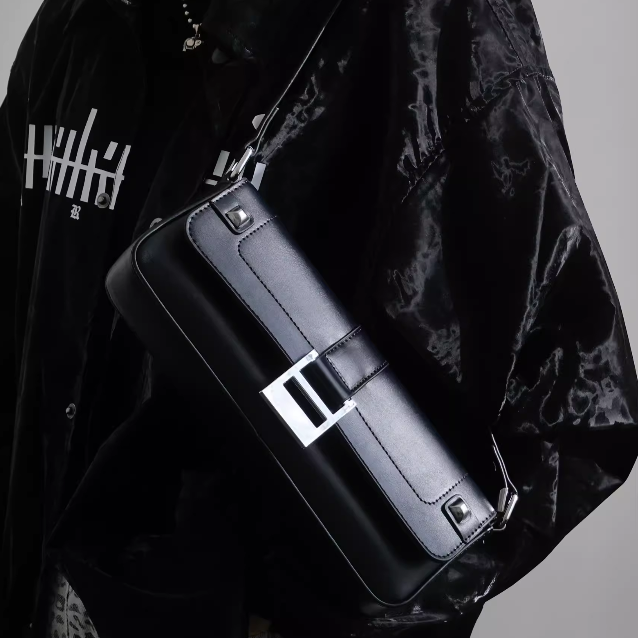 DARK METALLIC SHOULDER BAG