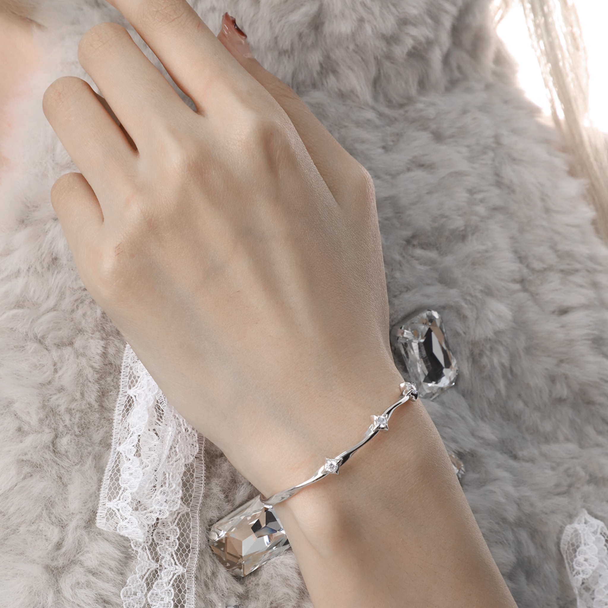 CRYSTAL FRAGMENT BRACELET