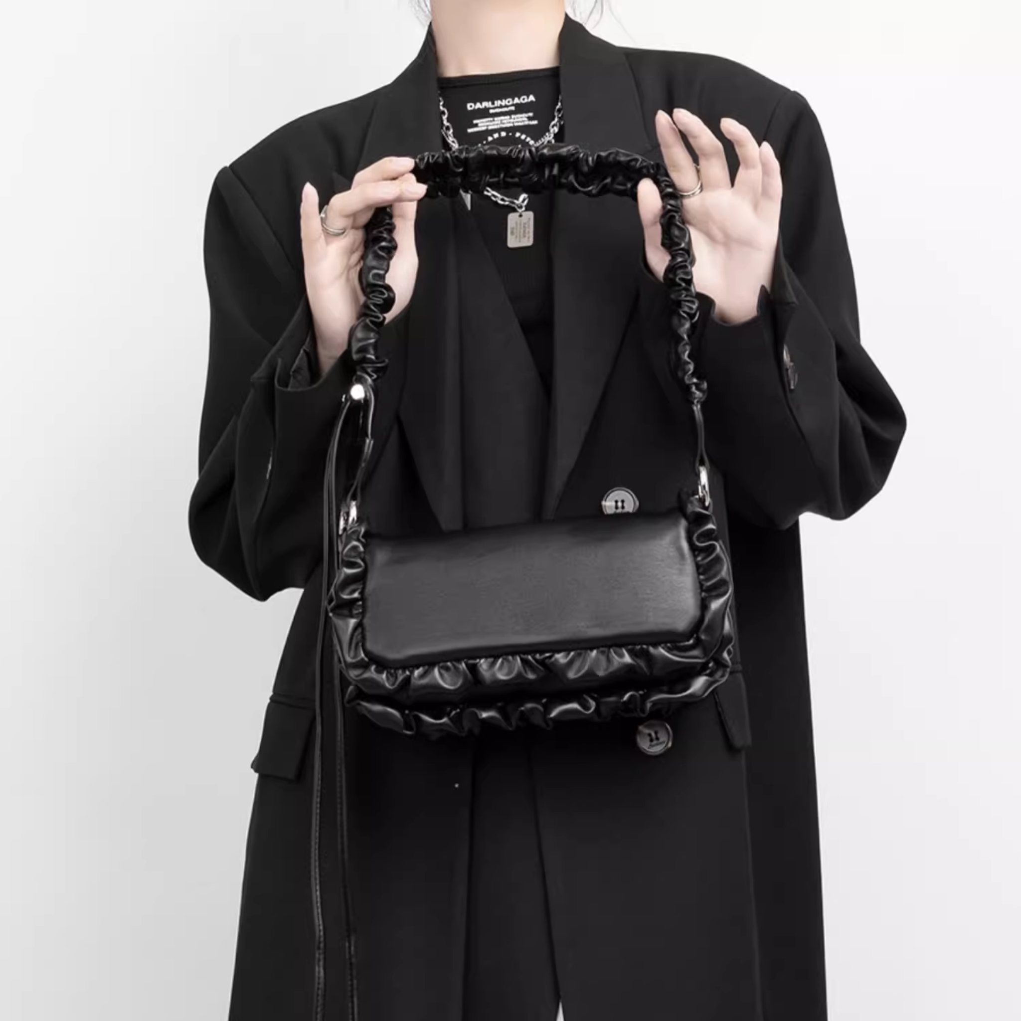 GATHER HAND BAG