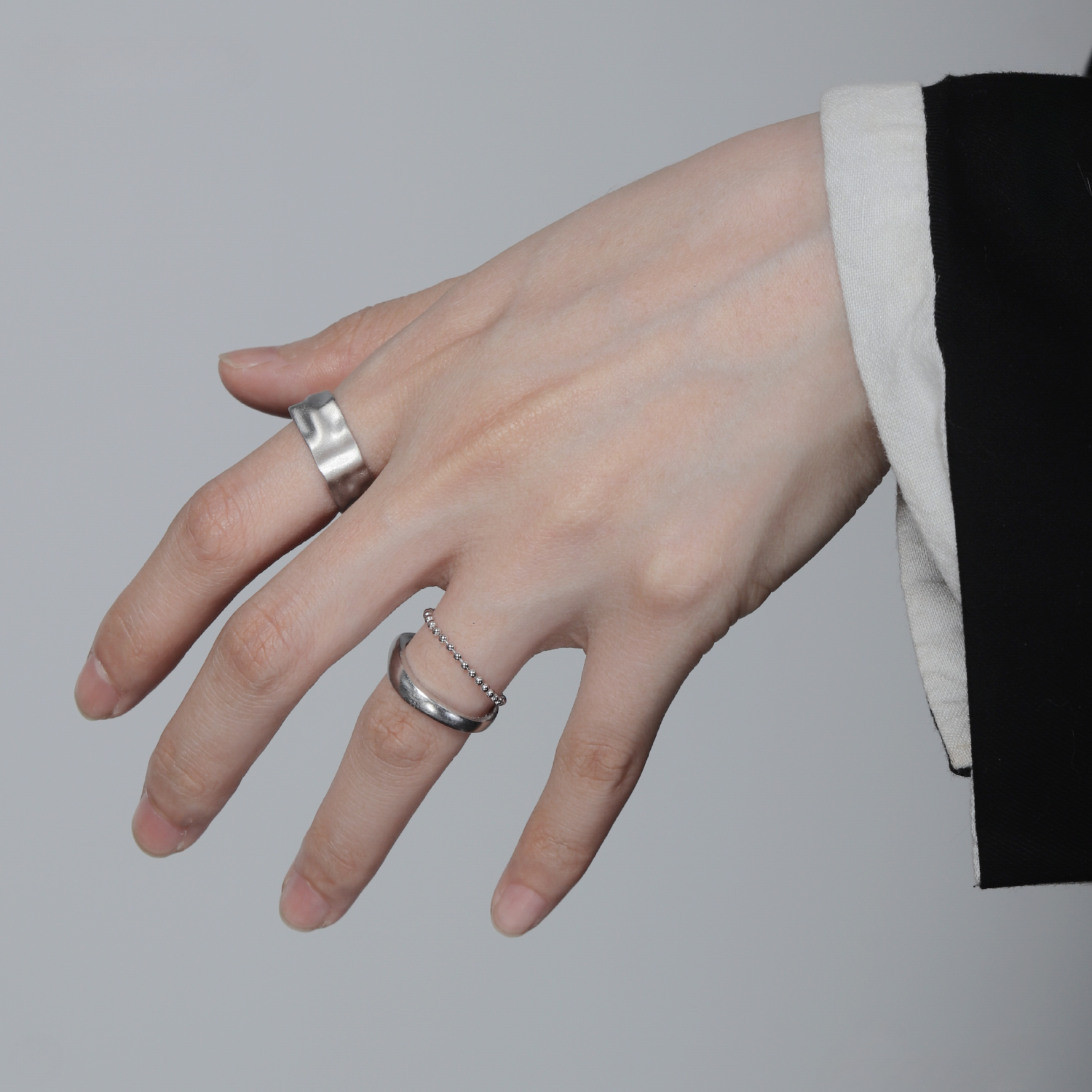 MODERN RING
