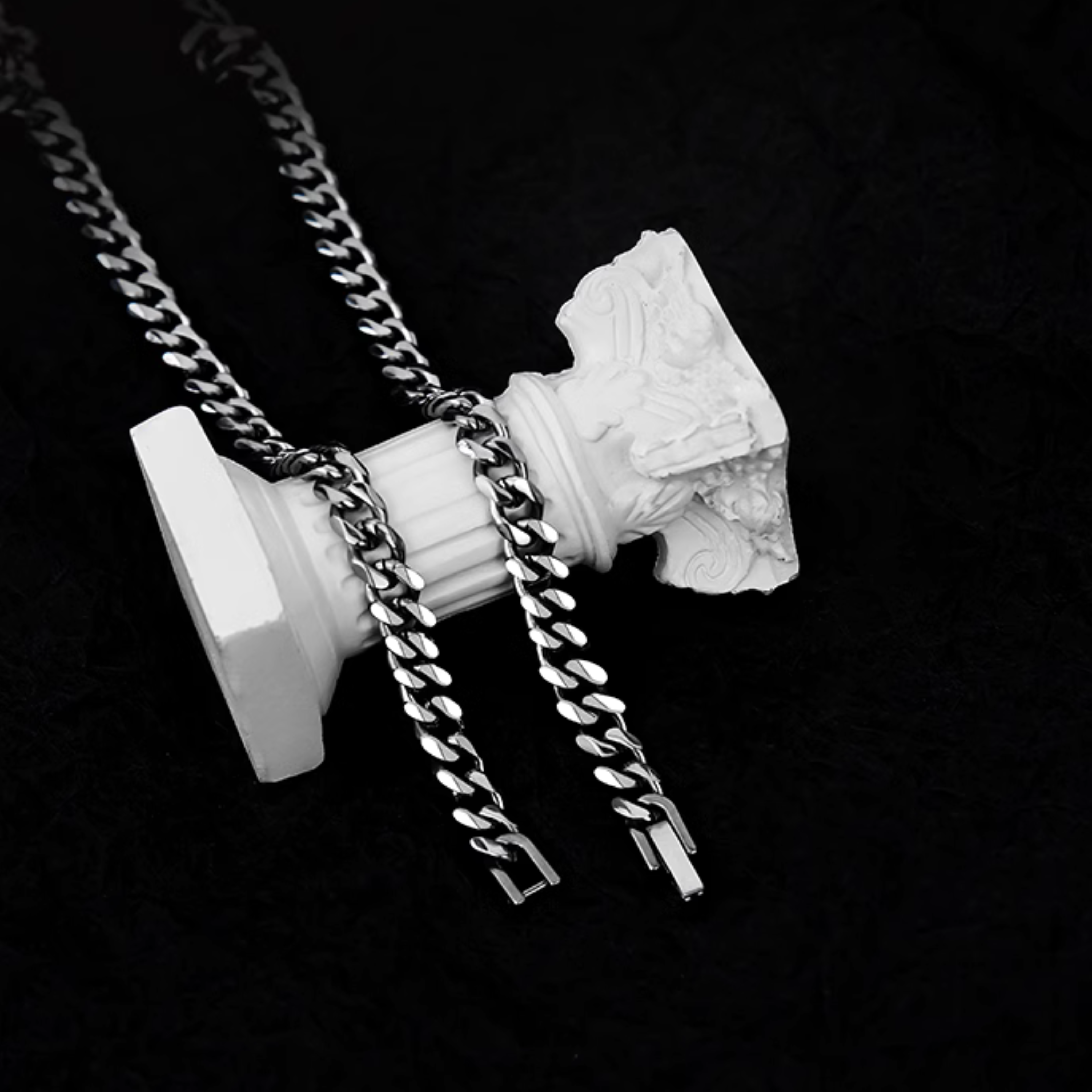 CHAIN NECKLACE