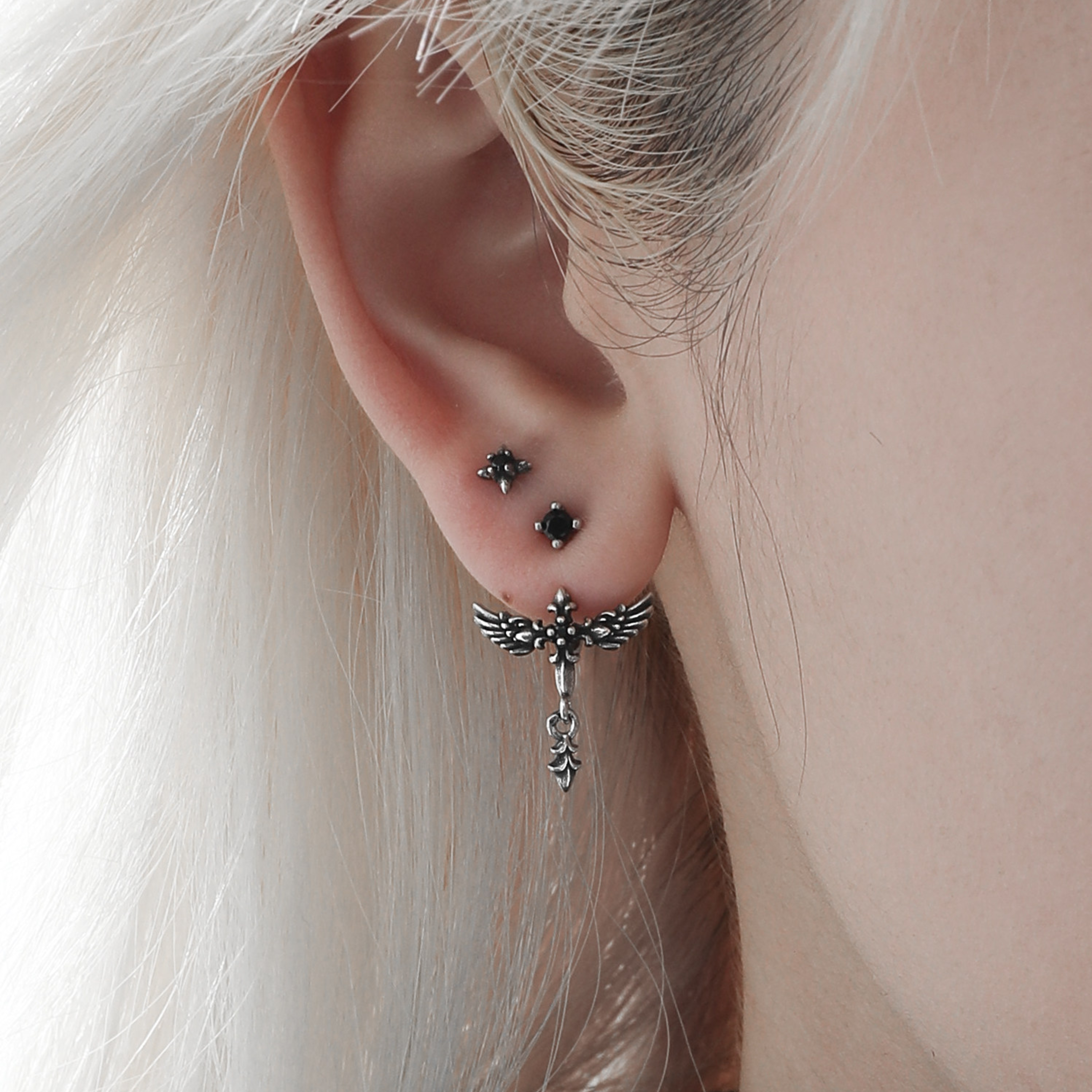 S925 CRUCIFIX TINY PIERCE