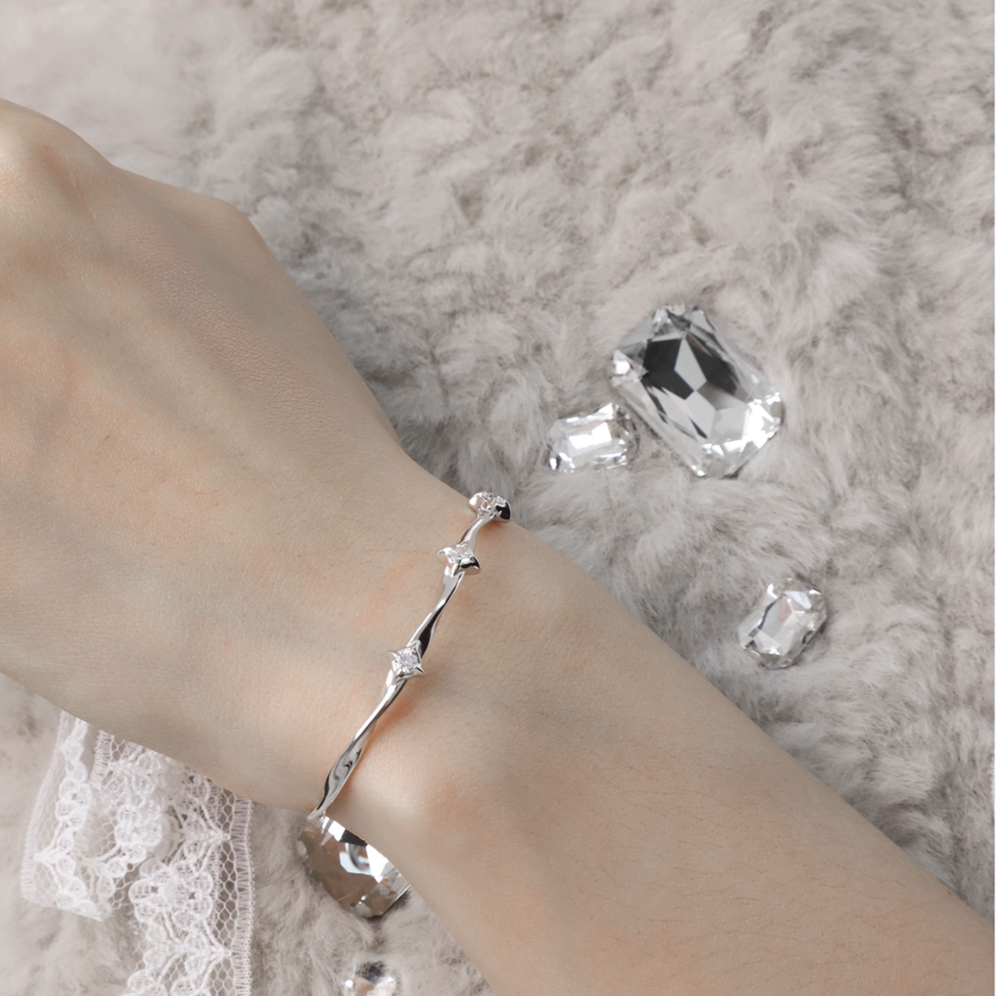 CRYSTAL FRAGMENT BRACELET