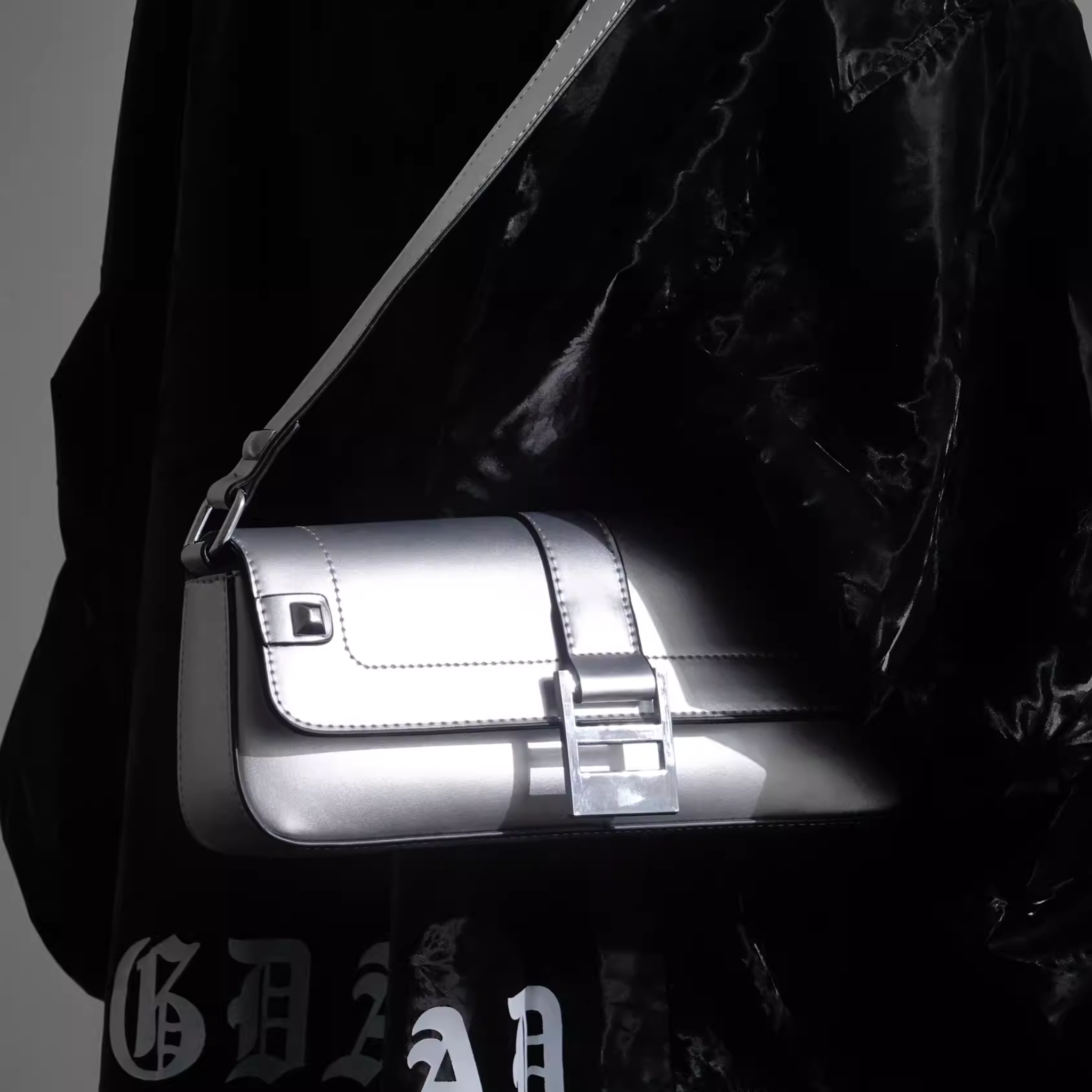 DARK METALLIC SHOULDER BAG
