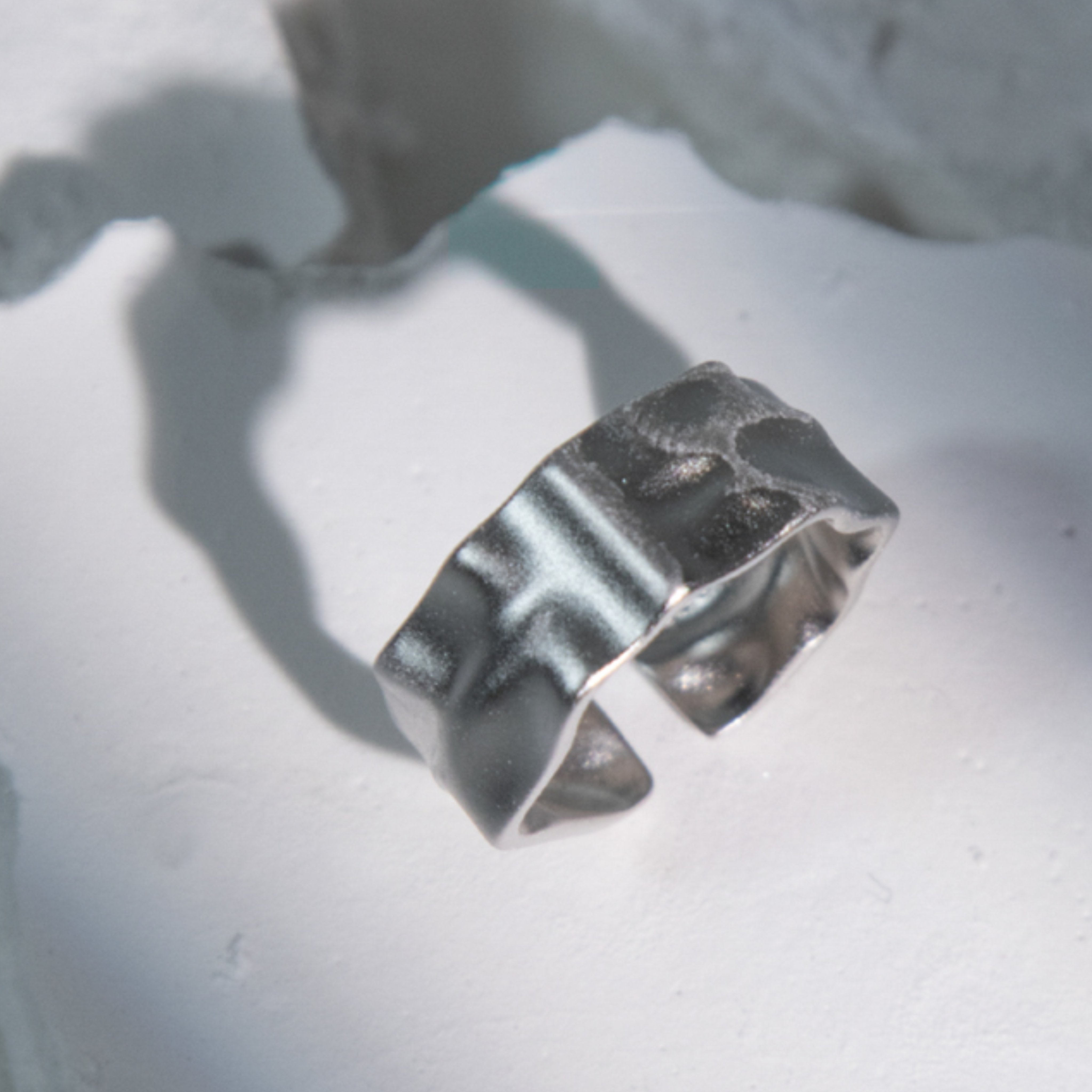 MODERN RING