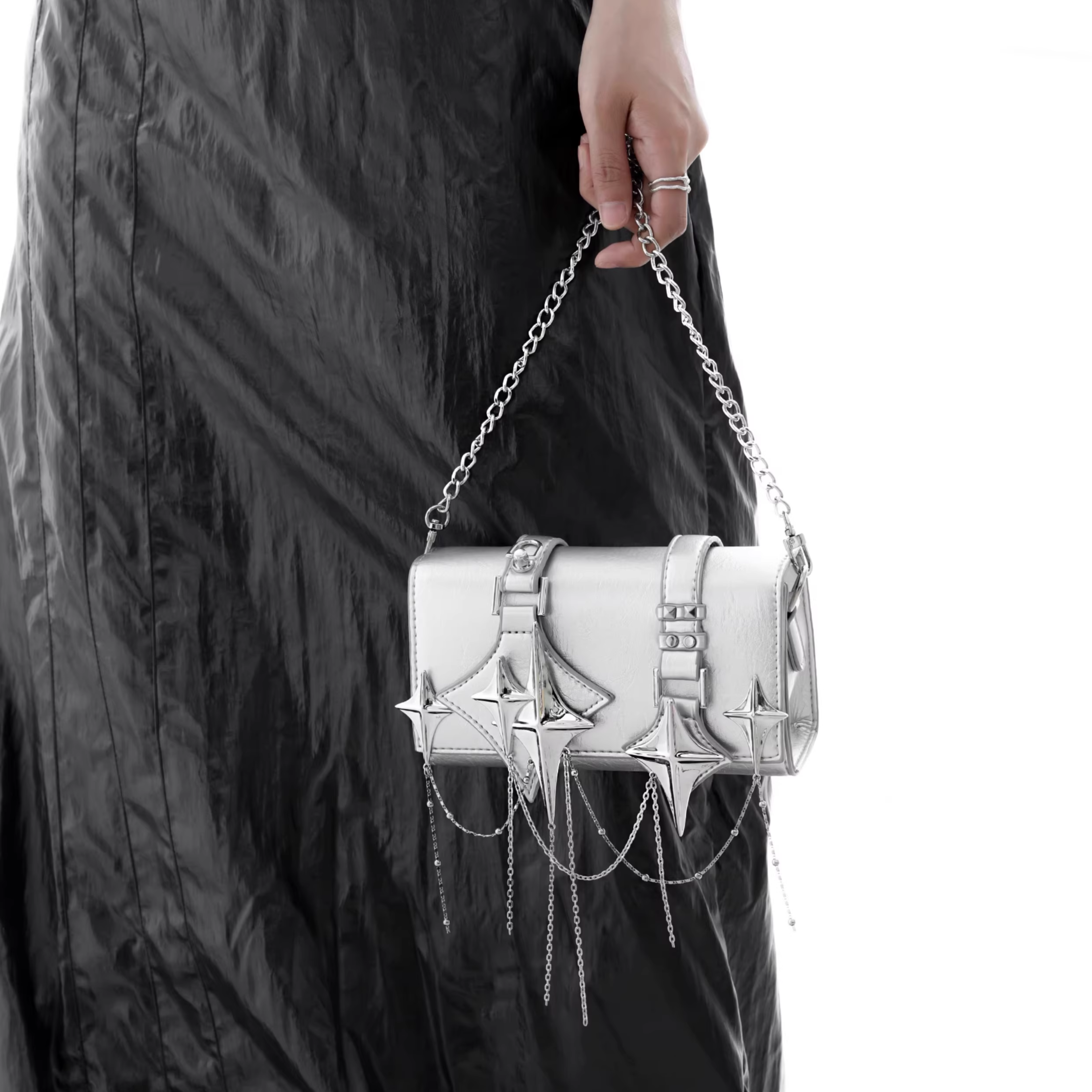 METAL DIAMOND SHOULDER BAG
