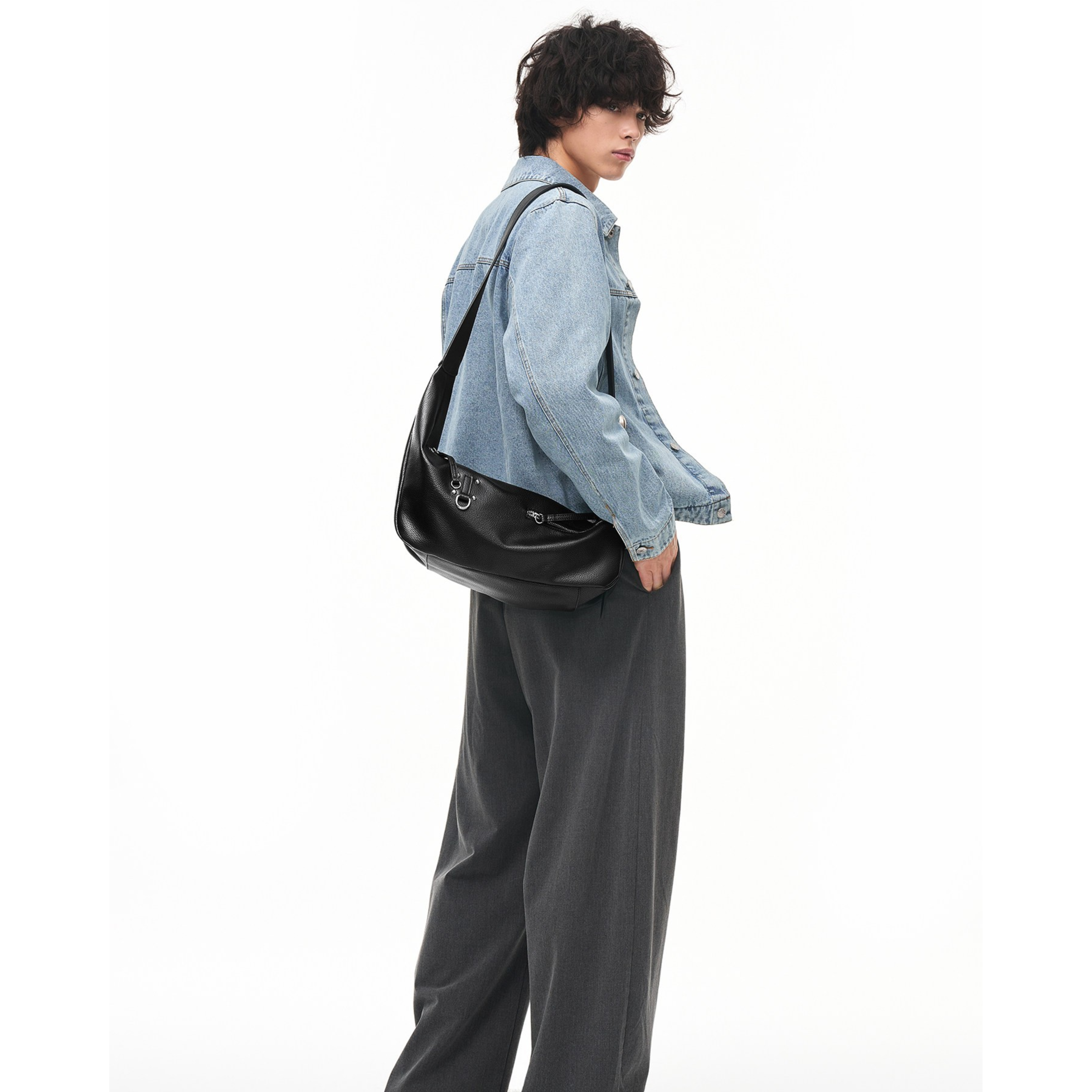 D-RING SHOULDER BAG