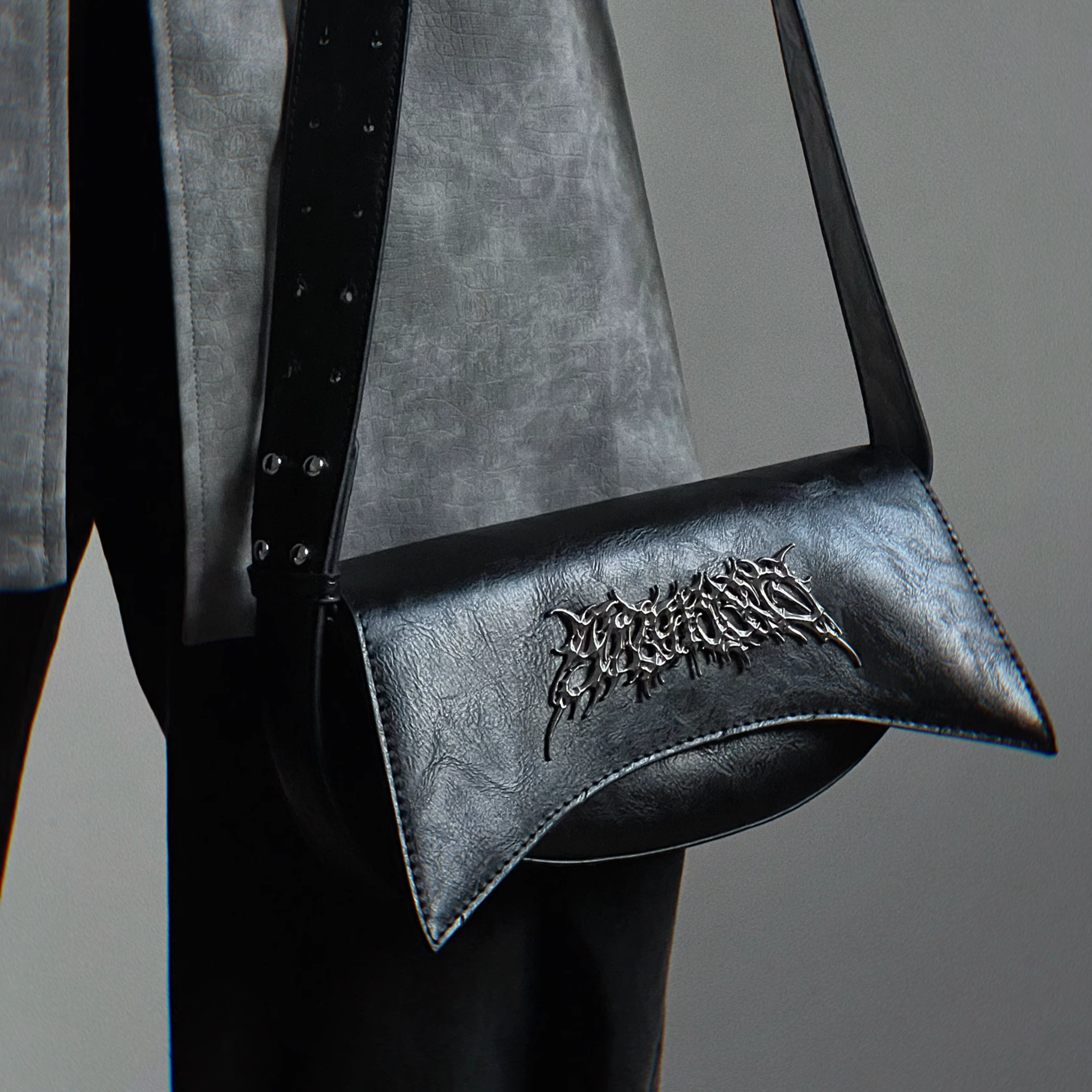 Y2K METALLIC SHOULDER BAG