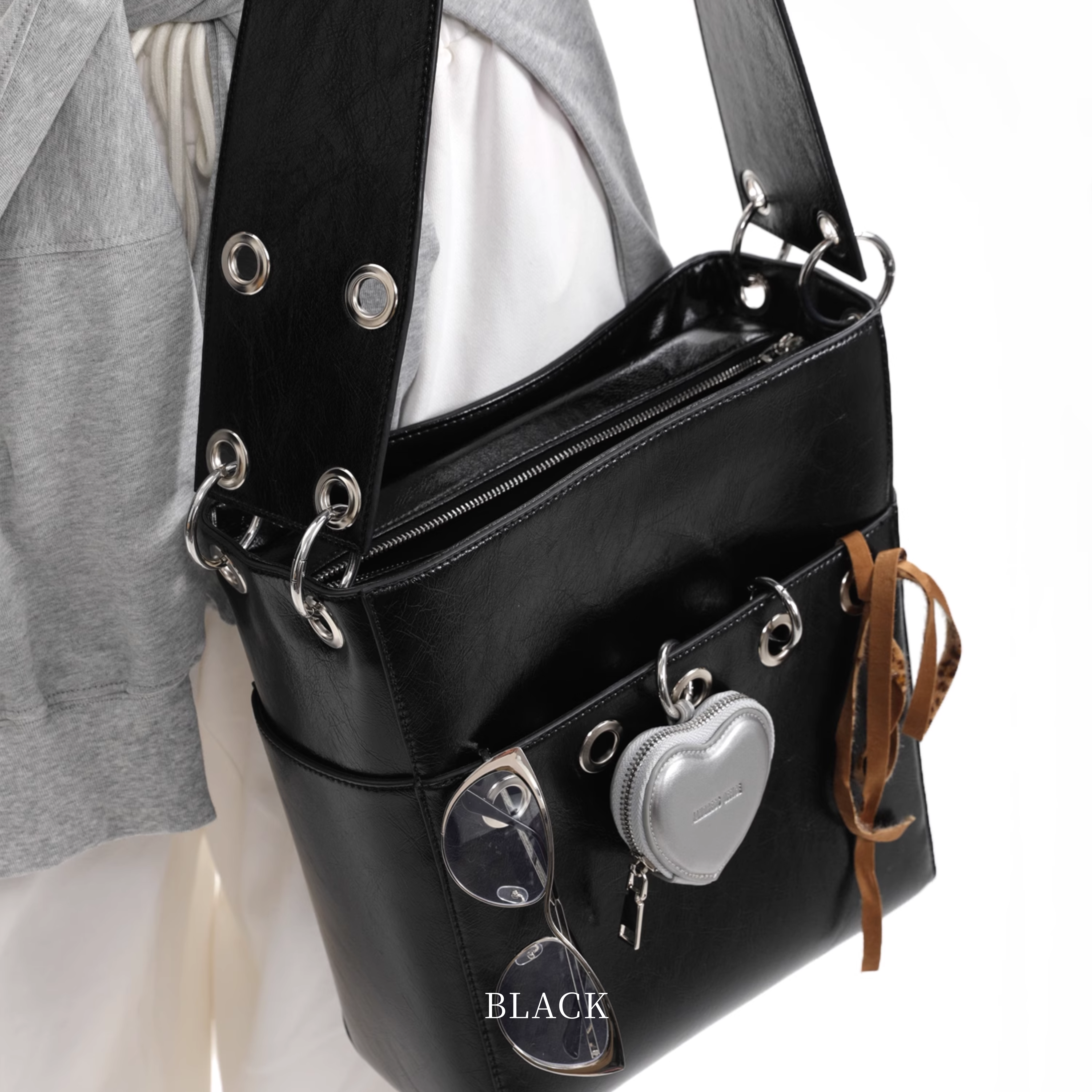 URBAN CHARM SHOULDER BAG