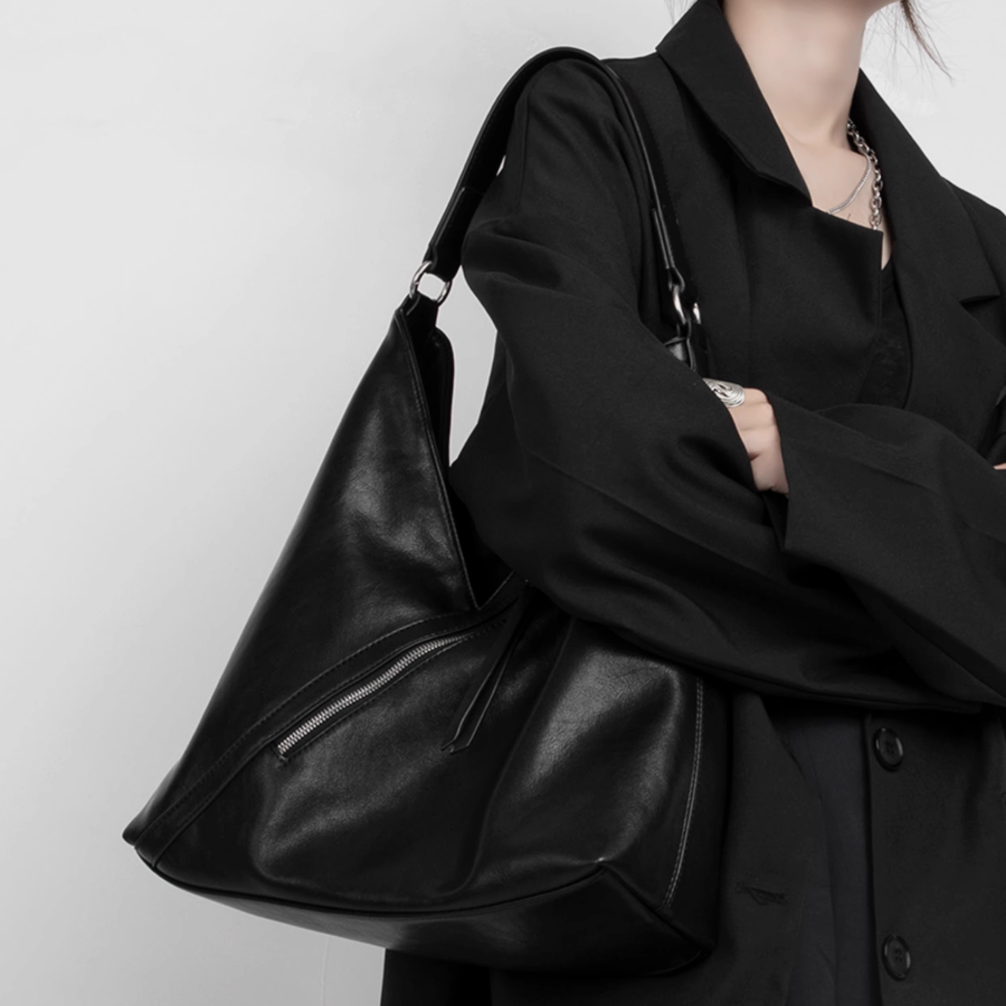 ZIPPER TOTE BAG