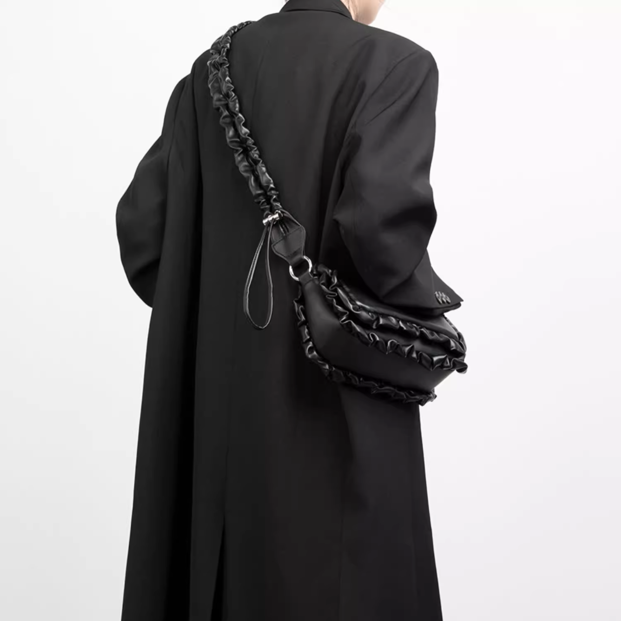 GATHER HAND BAG