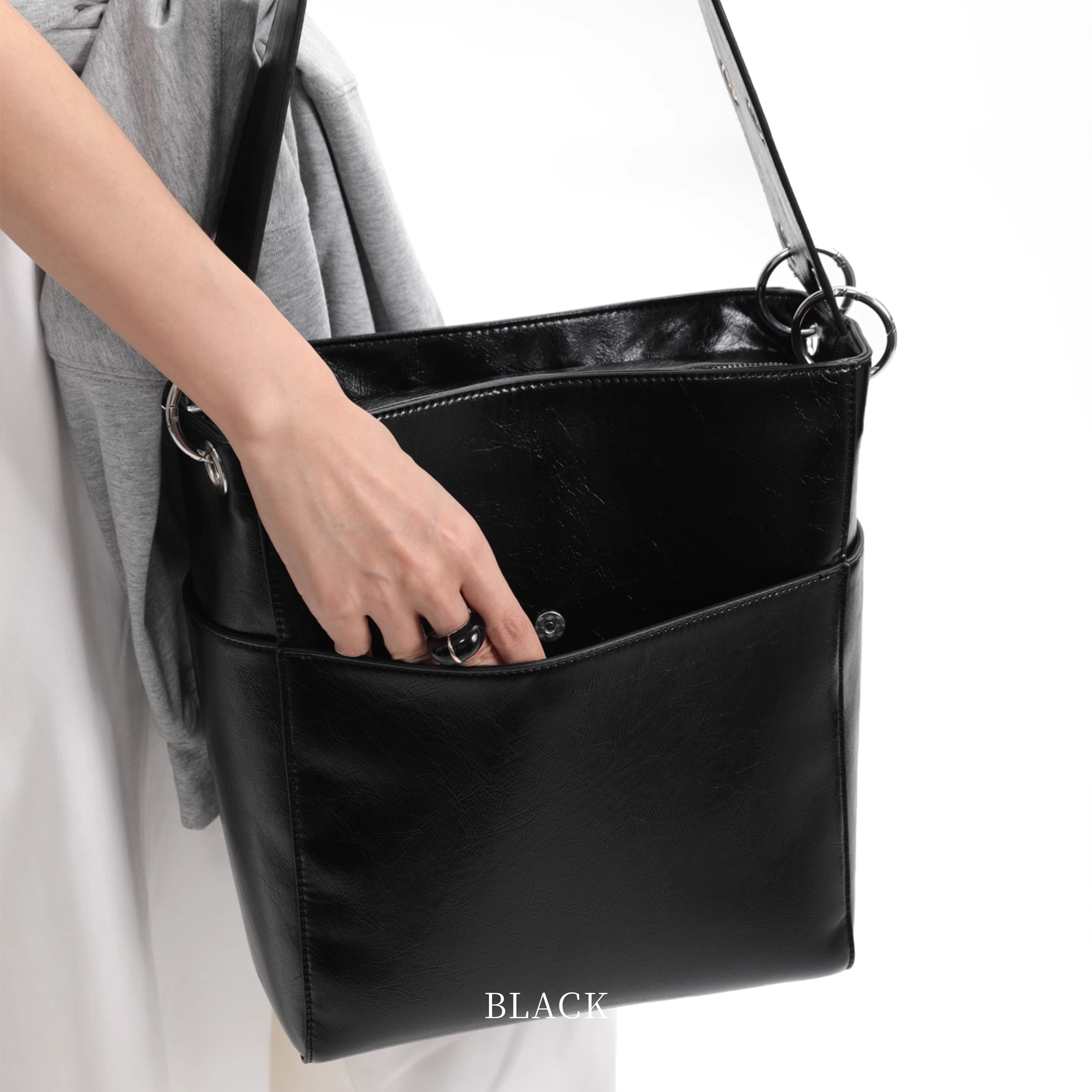 URBAN CHARM SHOULDER BAG