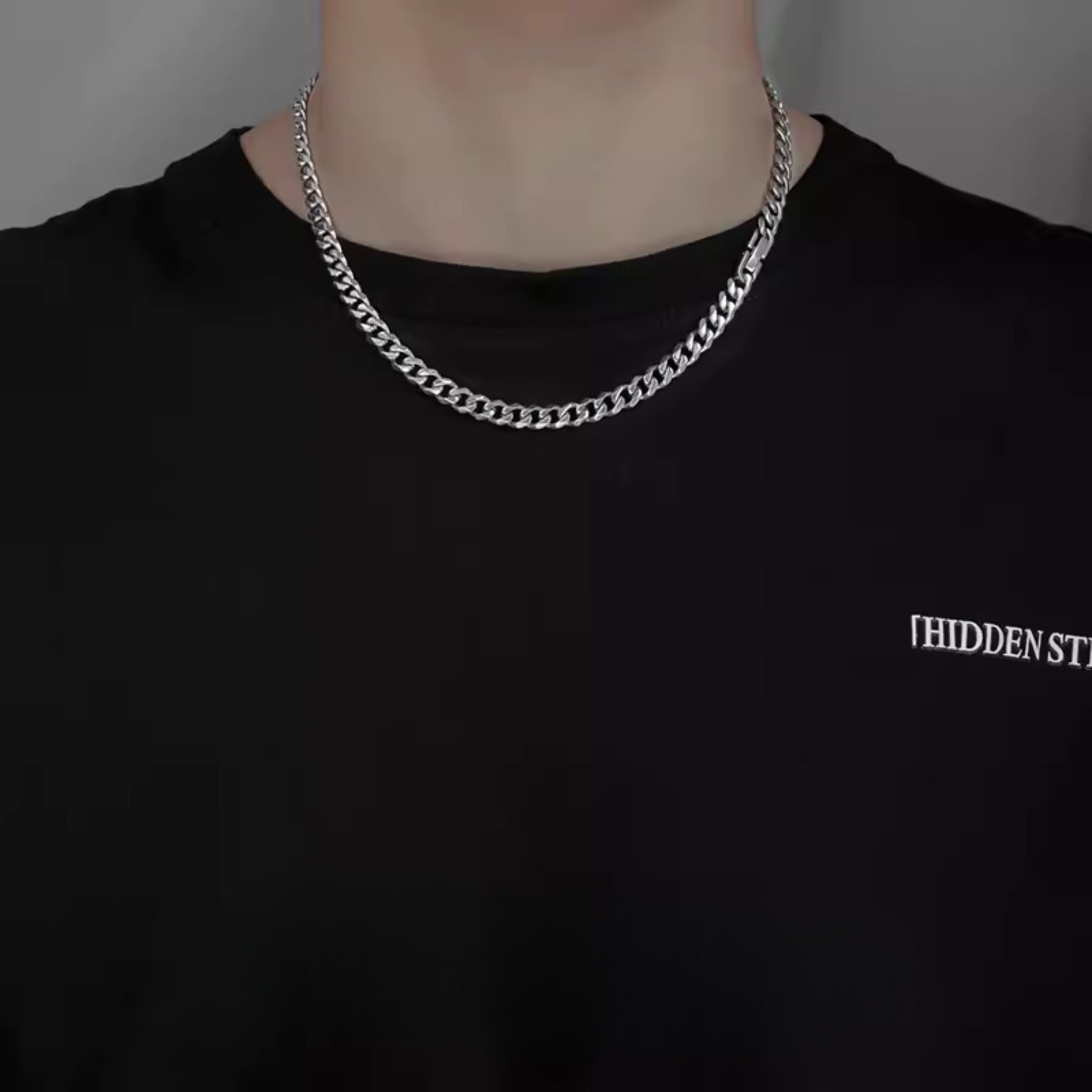 CHAIN NECKLACE
