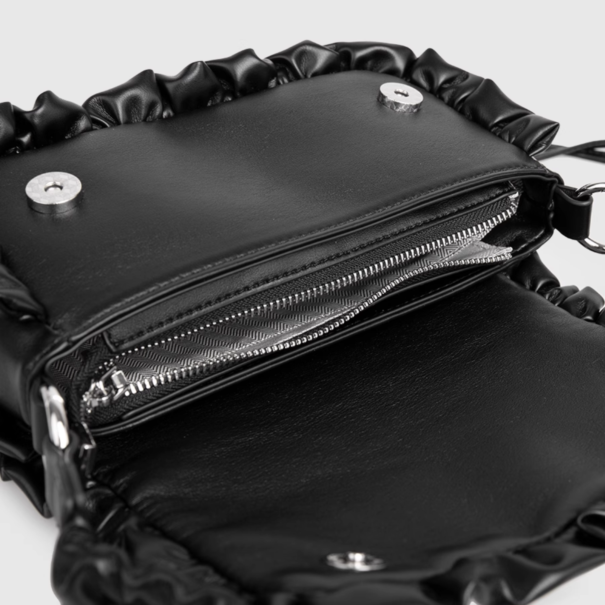 GATHER HAND BAG