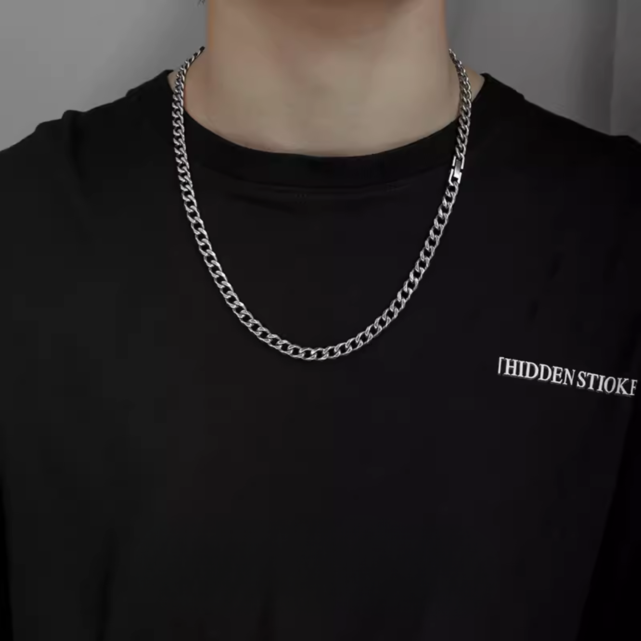 CHAIN NECKLACE