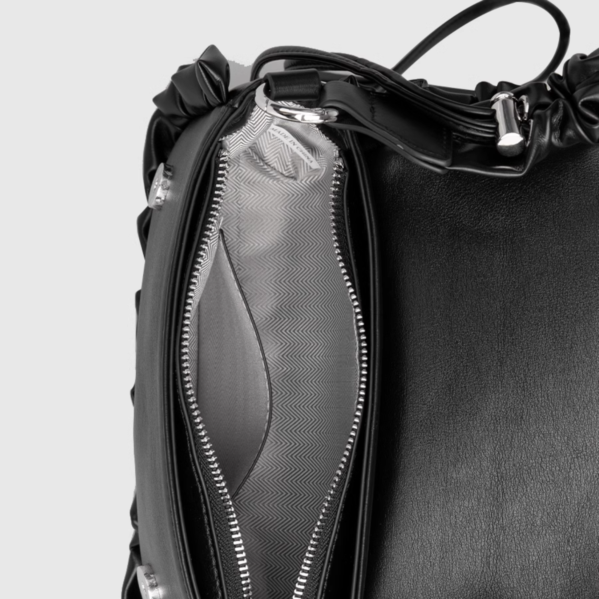 GATHER HAND BAG