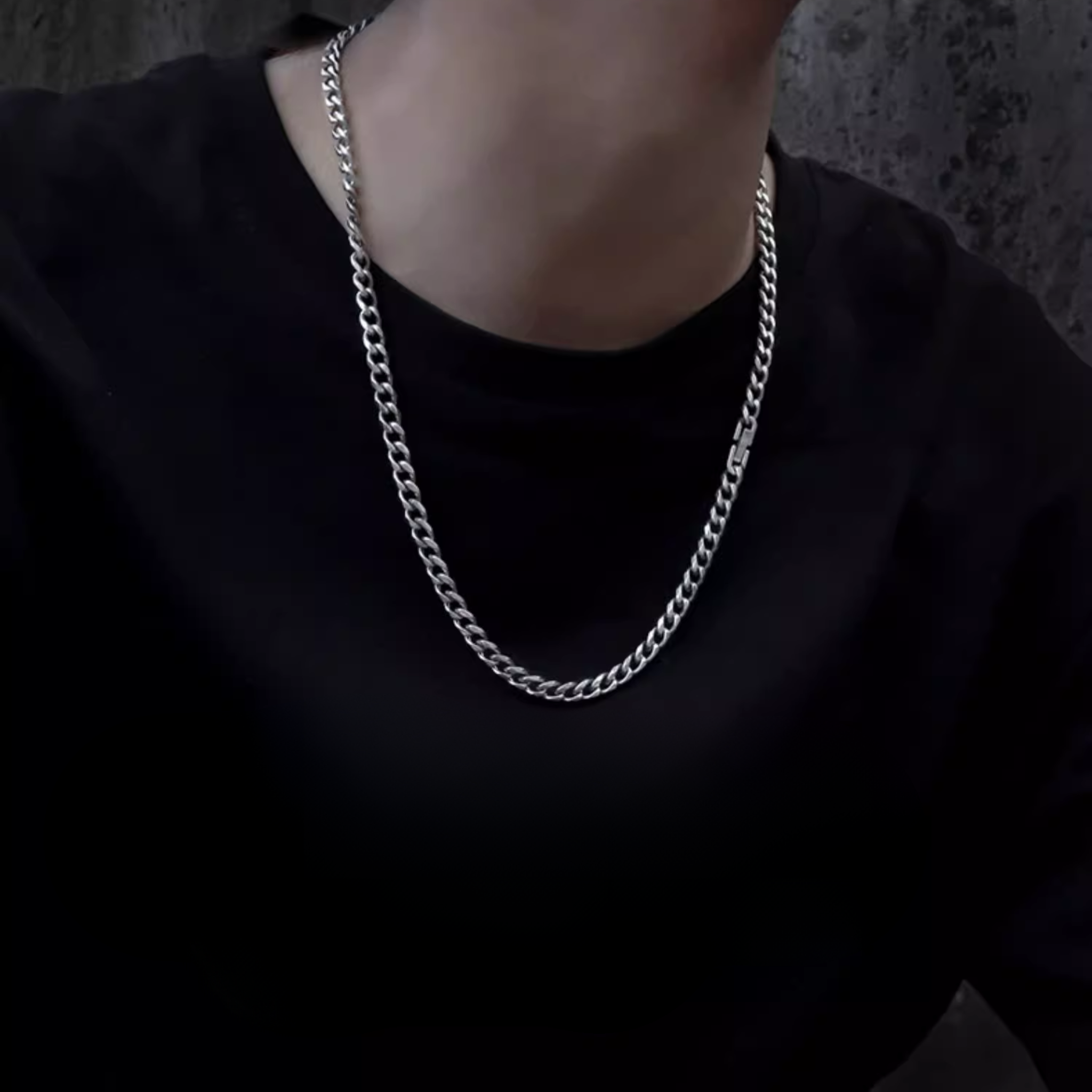 CHAIN NECKLACE