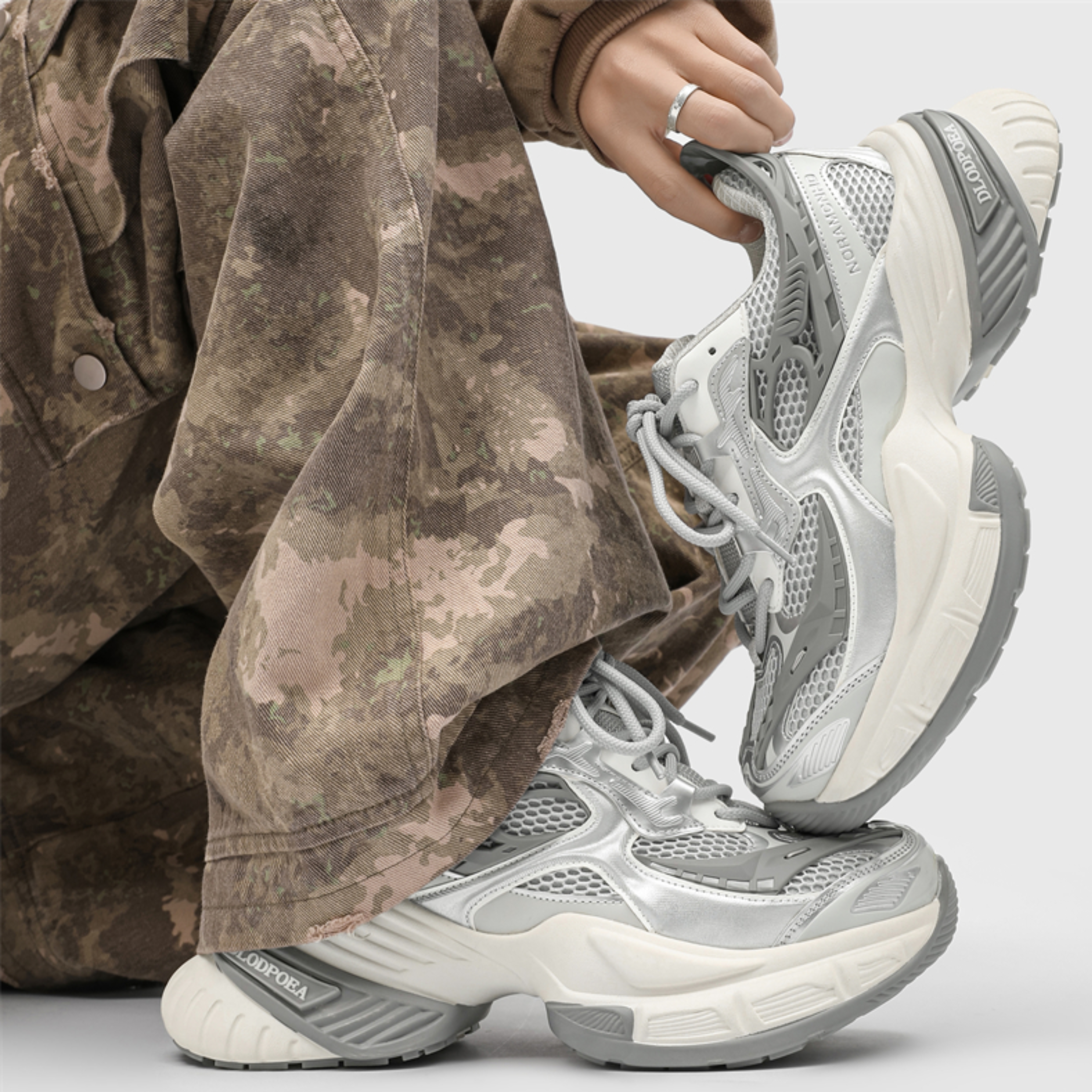 GRAVITY FLUX CHUNKY SNEAKERS / WHITE×SILVER
