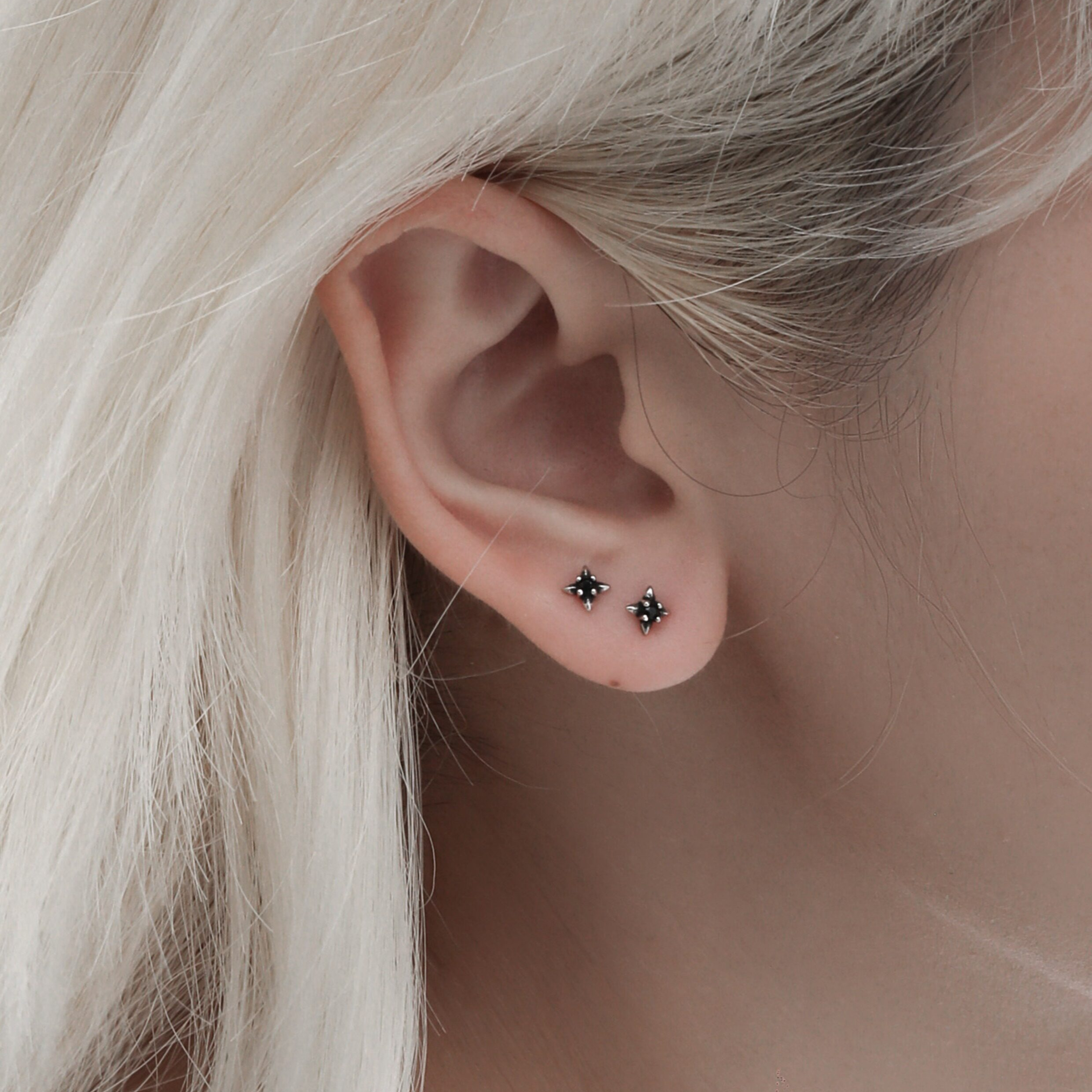 S925 CRUCIFIX TINY PIERCE