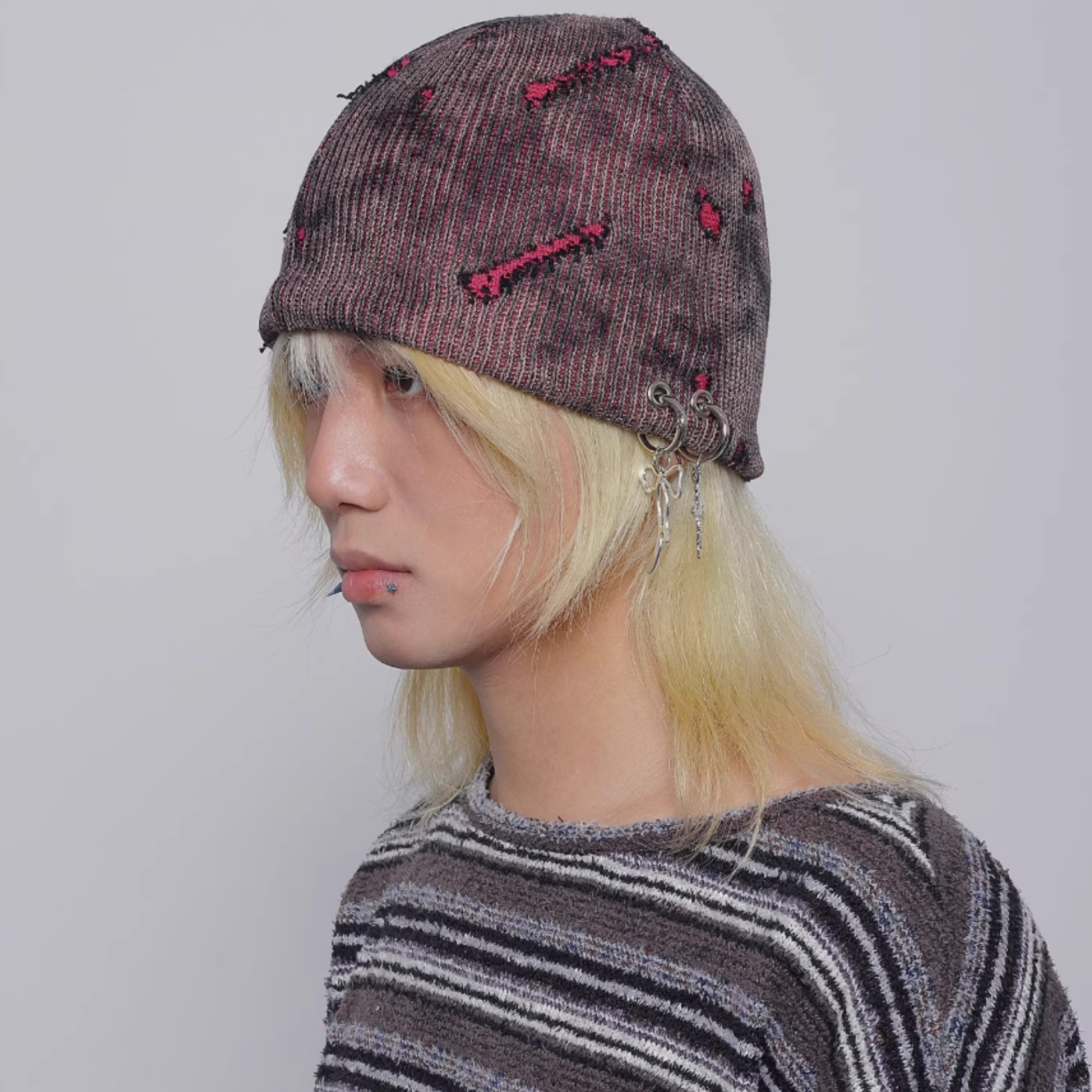 DISTRESSED RING BEANIE