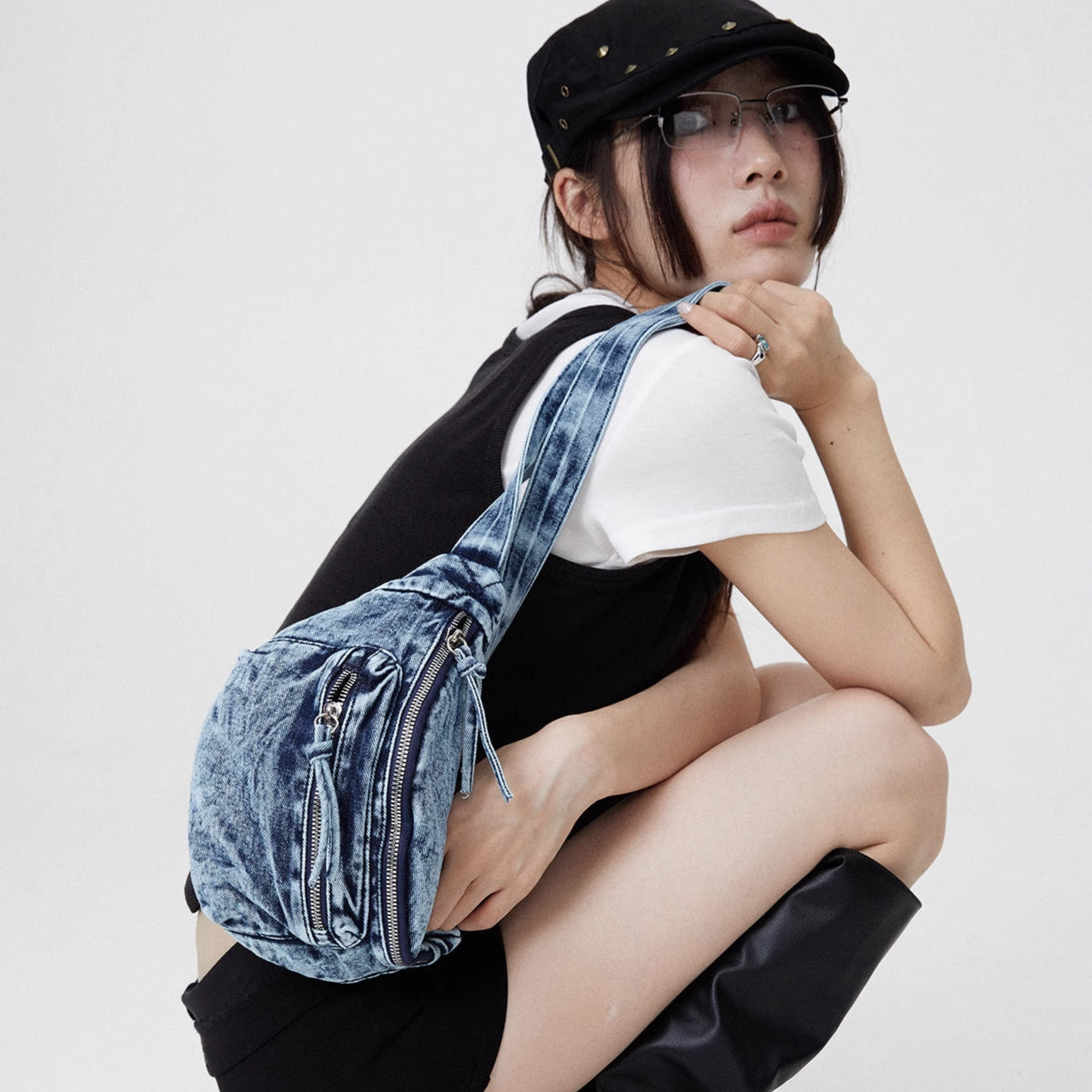 WASH DENIM BODY BAG