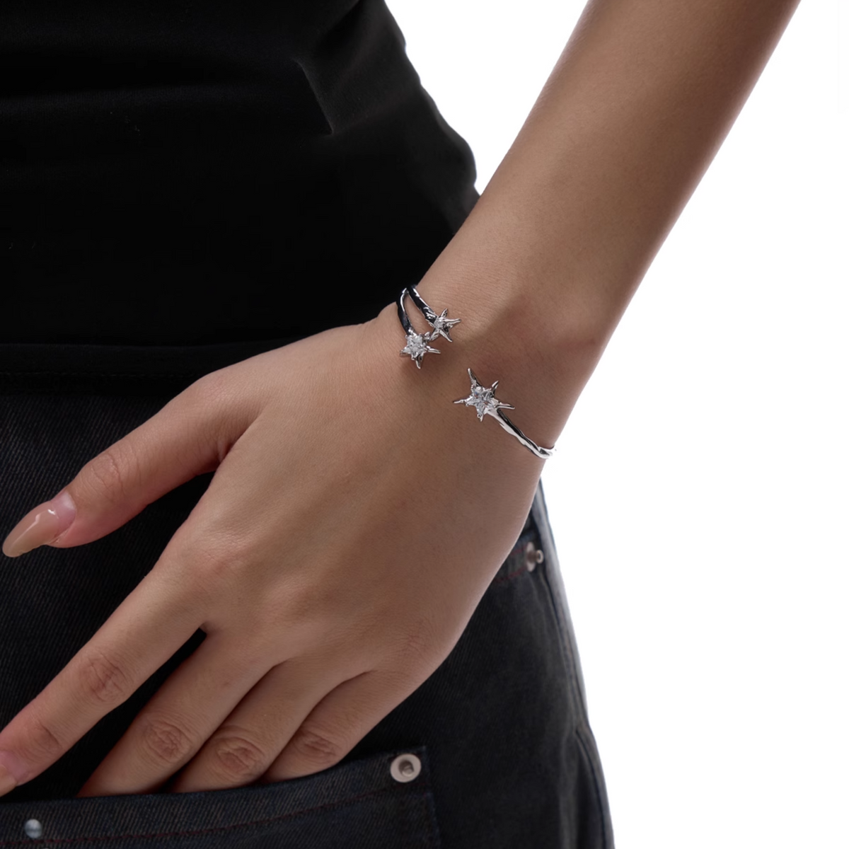 アクセサリー CUTOUT OPPOSING STAR BRACELET CUTOUT OPPOSING STAR BRACELET
