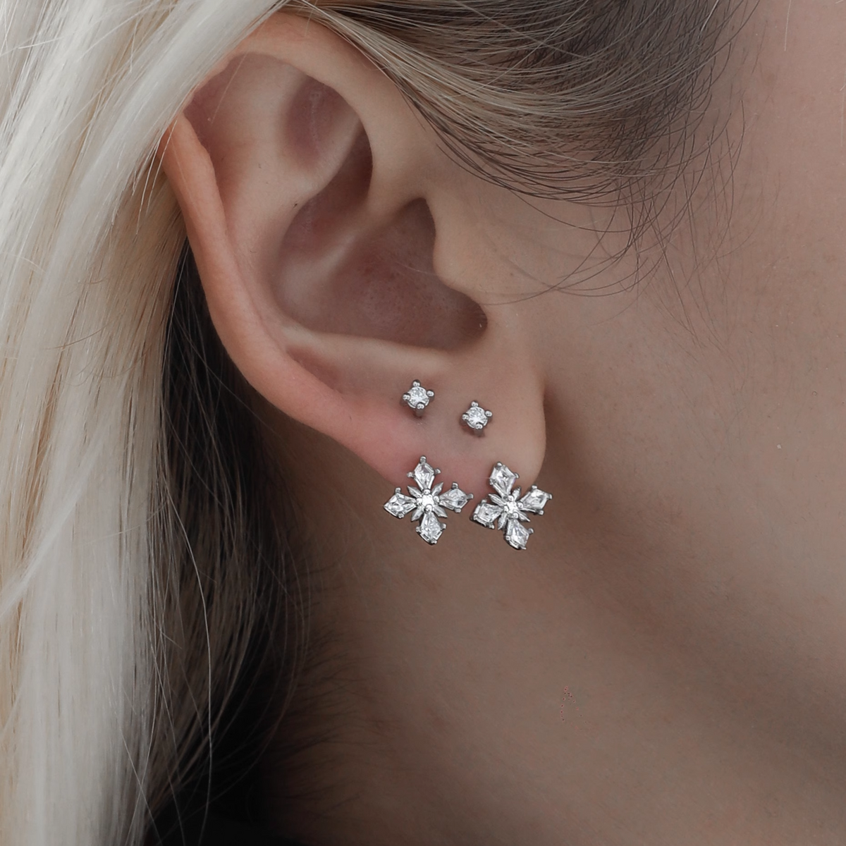 ⭐︎AGATHA⭐︎美品ジルコニアシルバーチャームとオニキスピアス アネリージルコニアイヤリング／ピアス 通信販売ブライダル