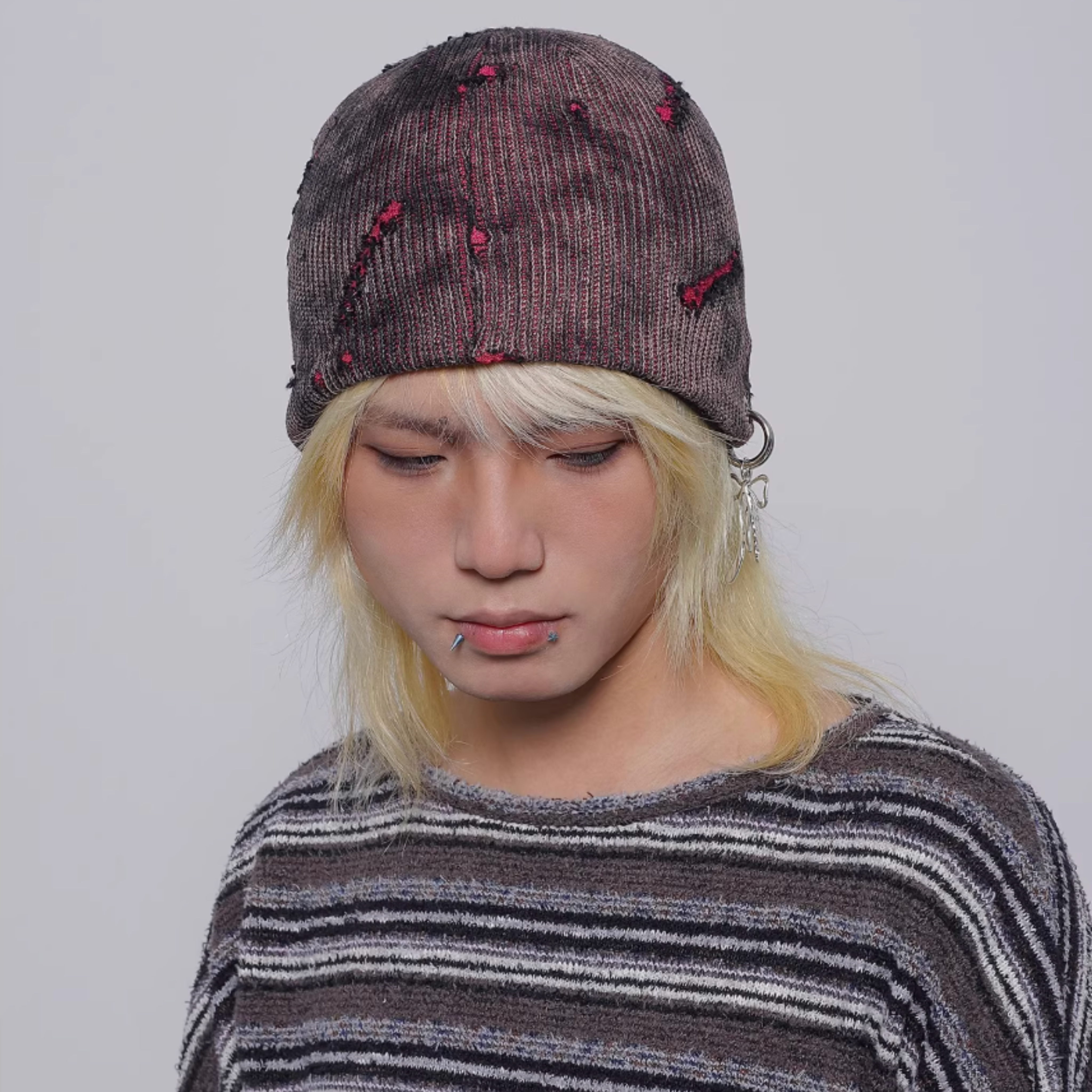 DISTRESSED RING BEANIE