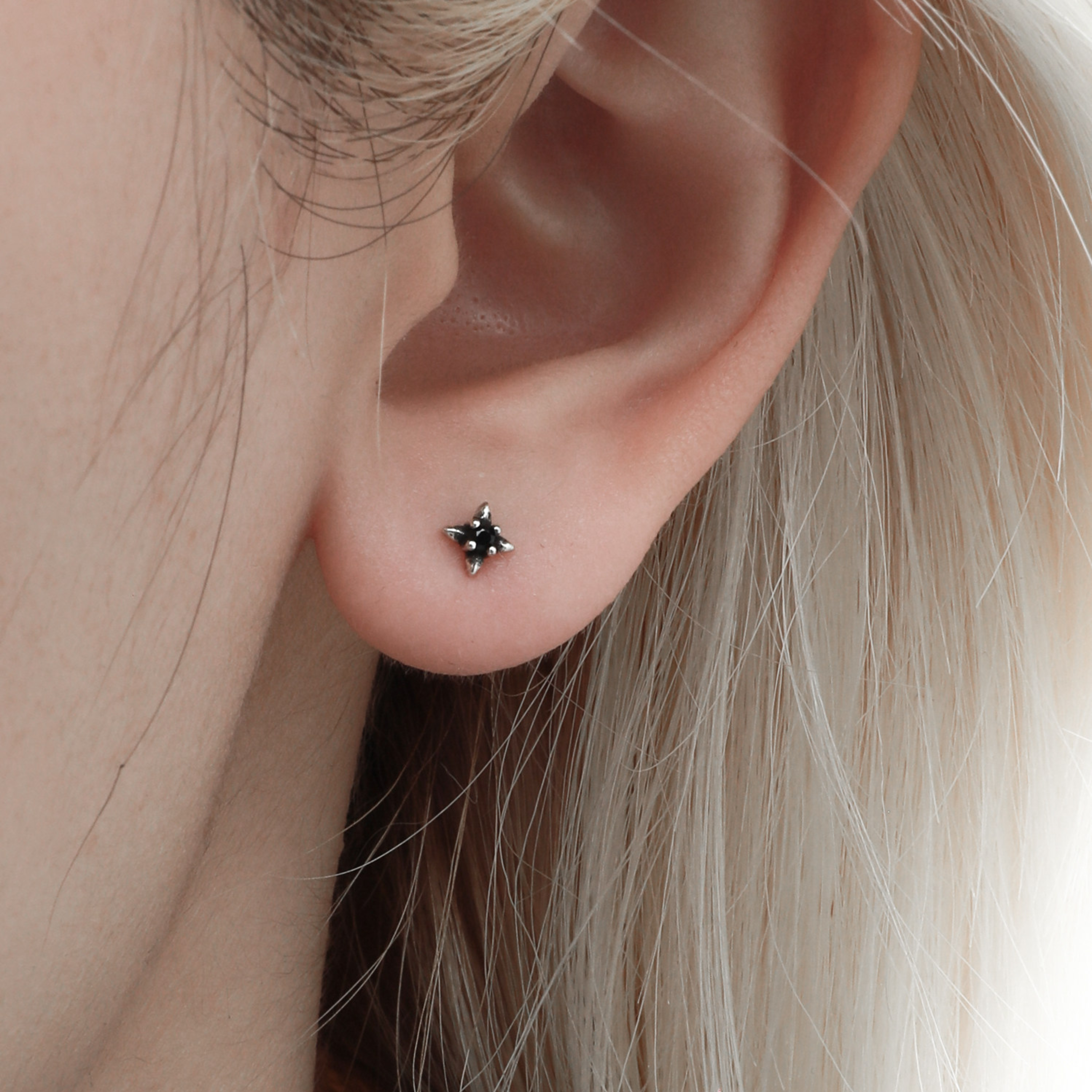 S925 CRUCIFIX TINY PIERCE