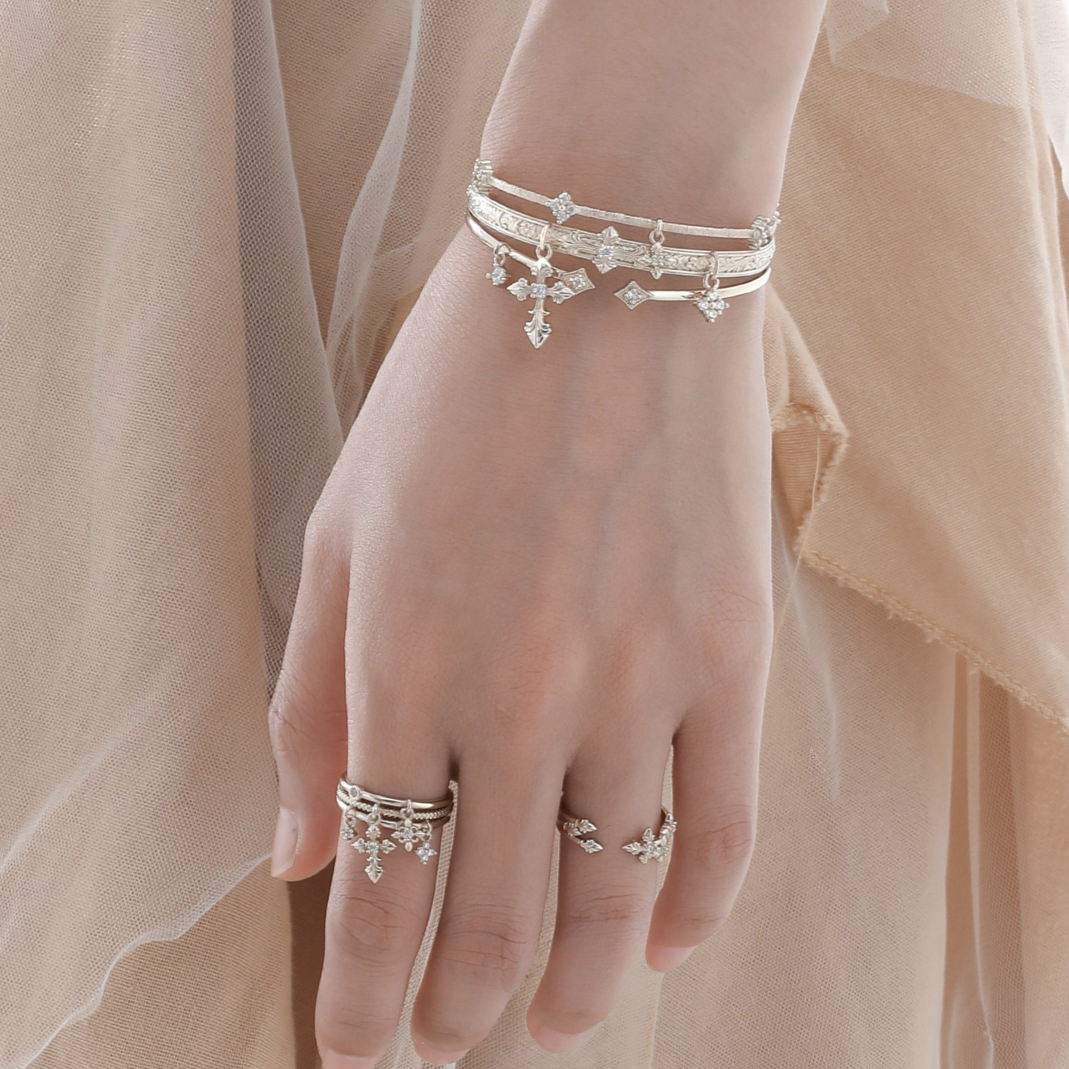 ROYAL SIGNET BANGLE[SET ITEM]