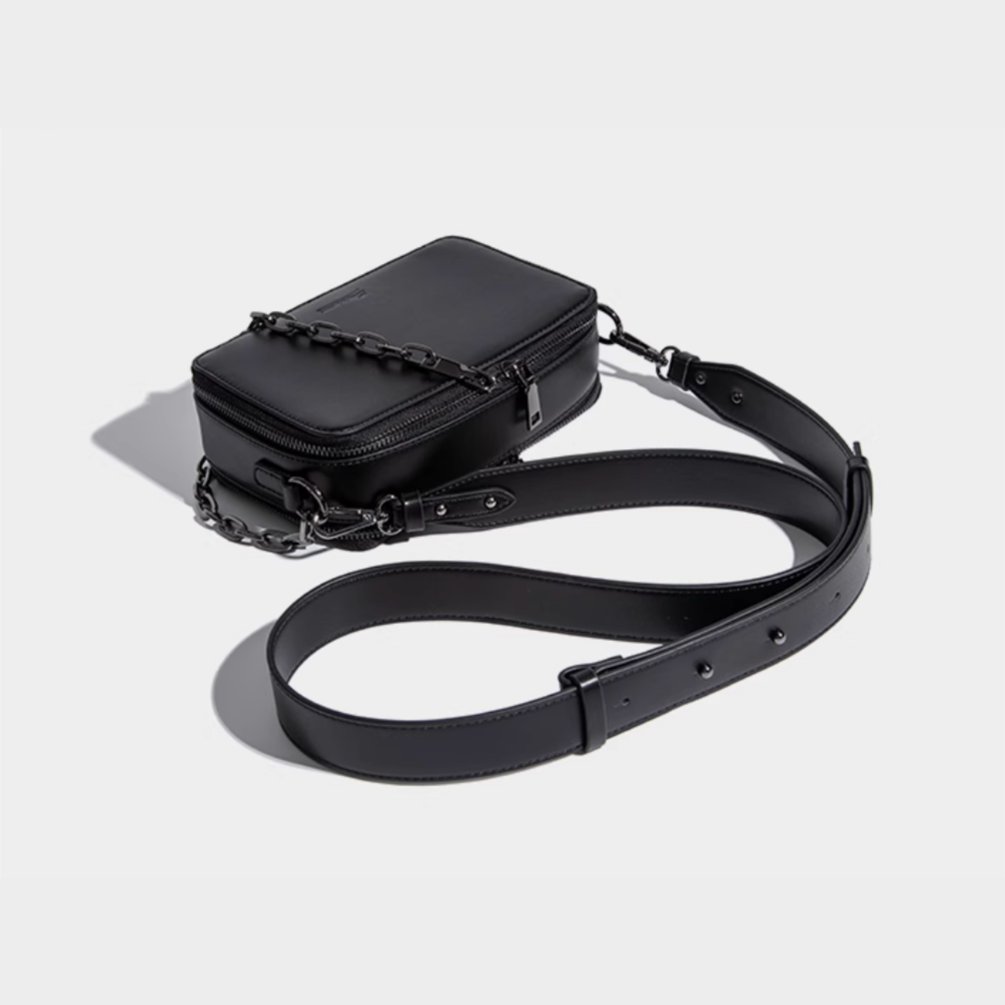 POUCH CHAIN SHOULDER BAG